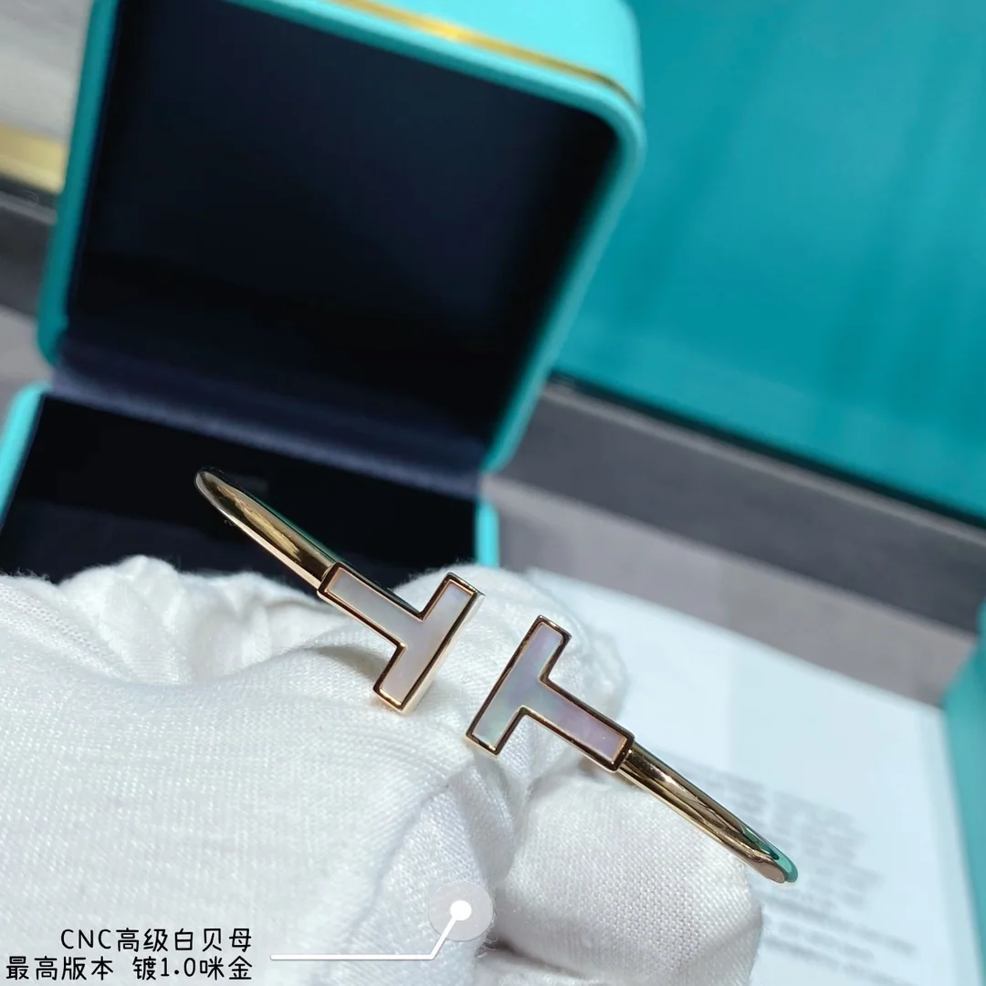 티파니 CNC 더블 T 화이트 자개 팔찌 상세 이미지 7