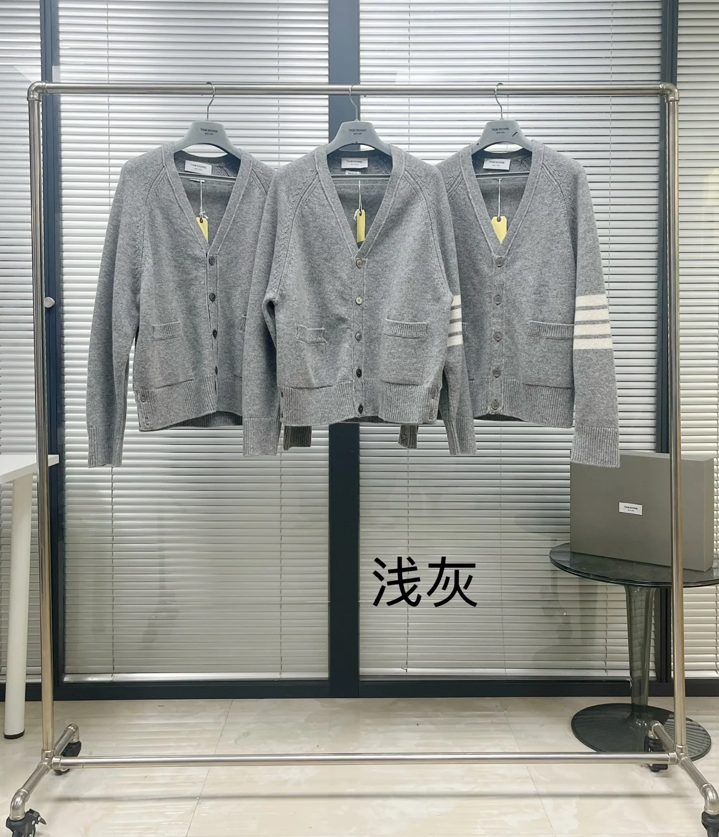 톰브라운 울 숏 래글런 가디건 142854
