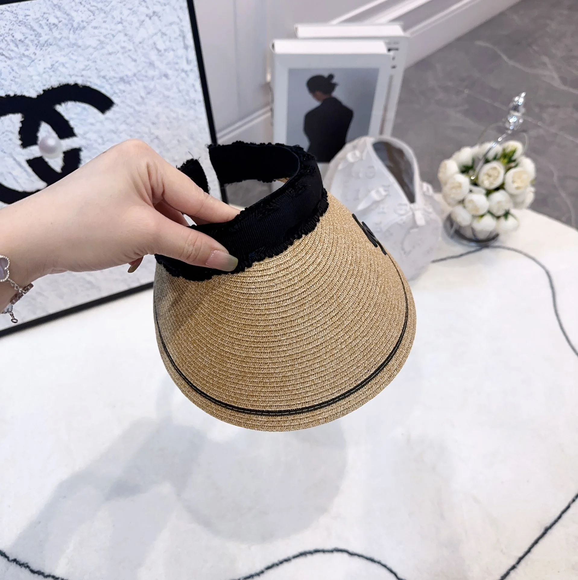 샤넬 자외선 차단 메시 모자 상세 이미지 3