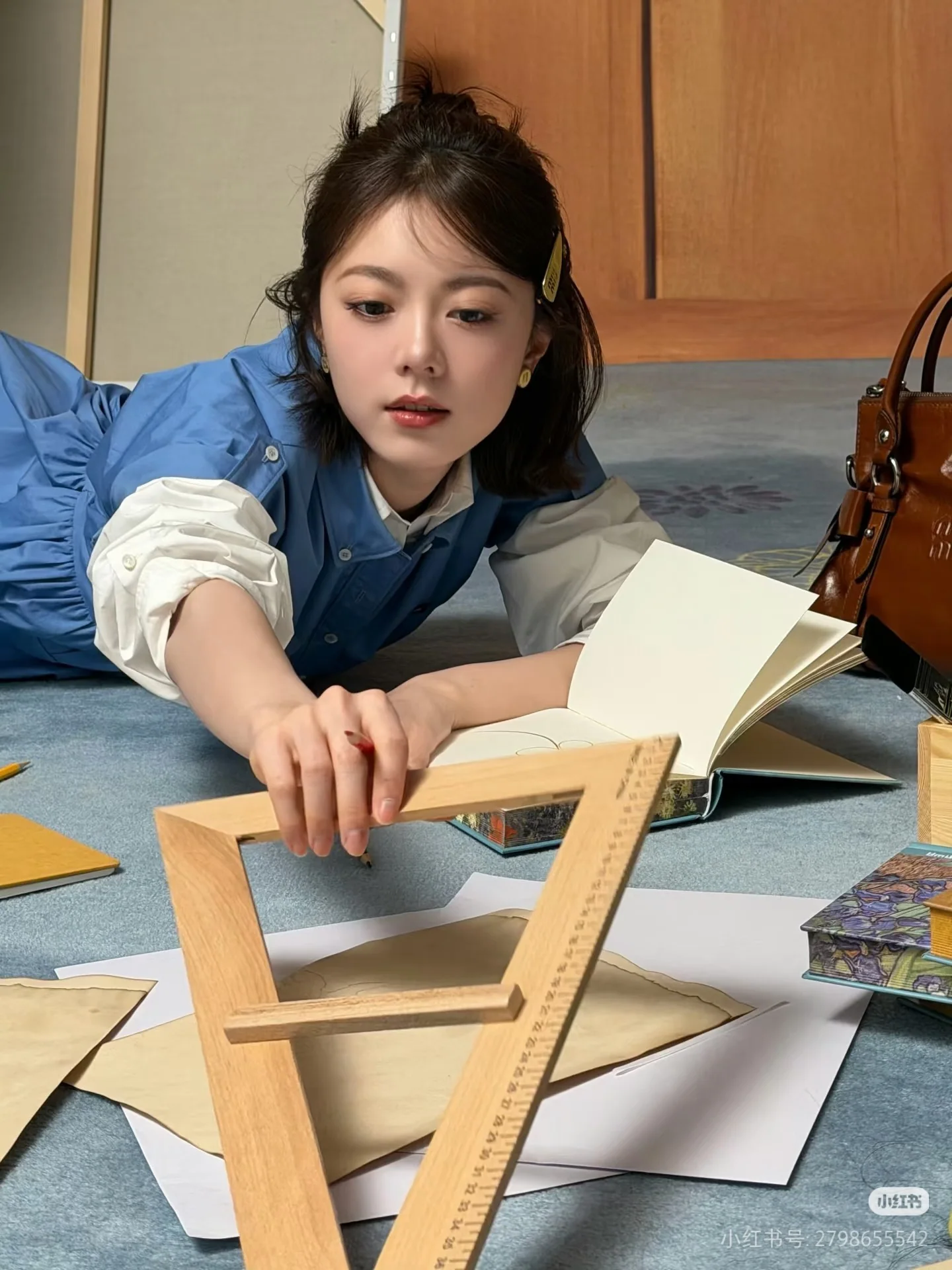 미우미우 로고 자수 포켓 레이스 반팔 셔츠원피스 상세 이미지 7