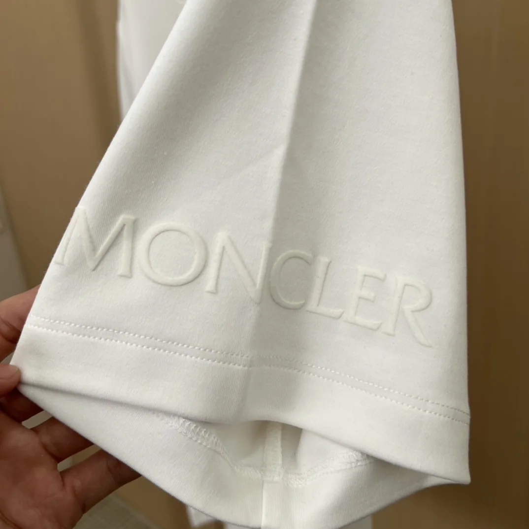 몽클레어 배지 로고 남성 반팔 티셔츠 상세 이미지 9