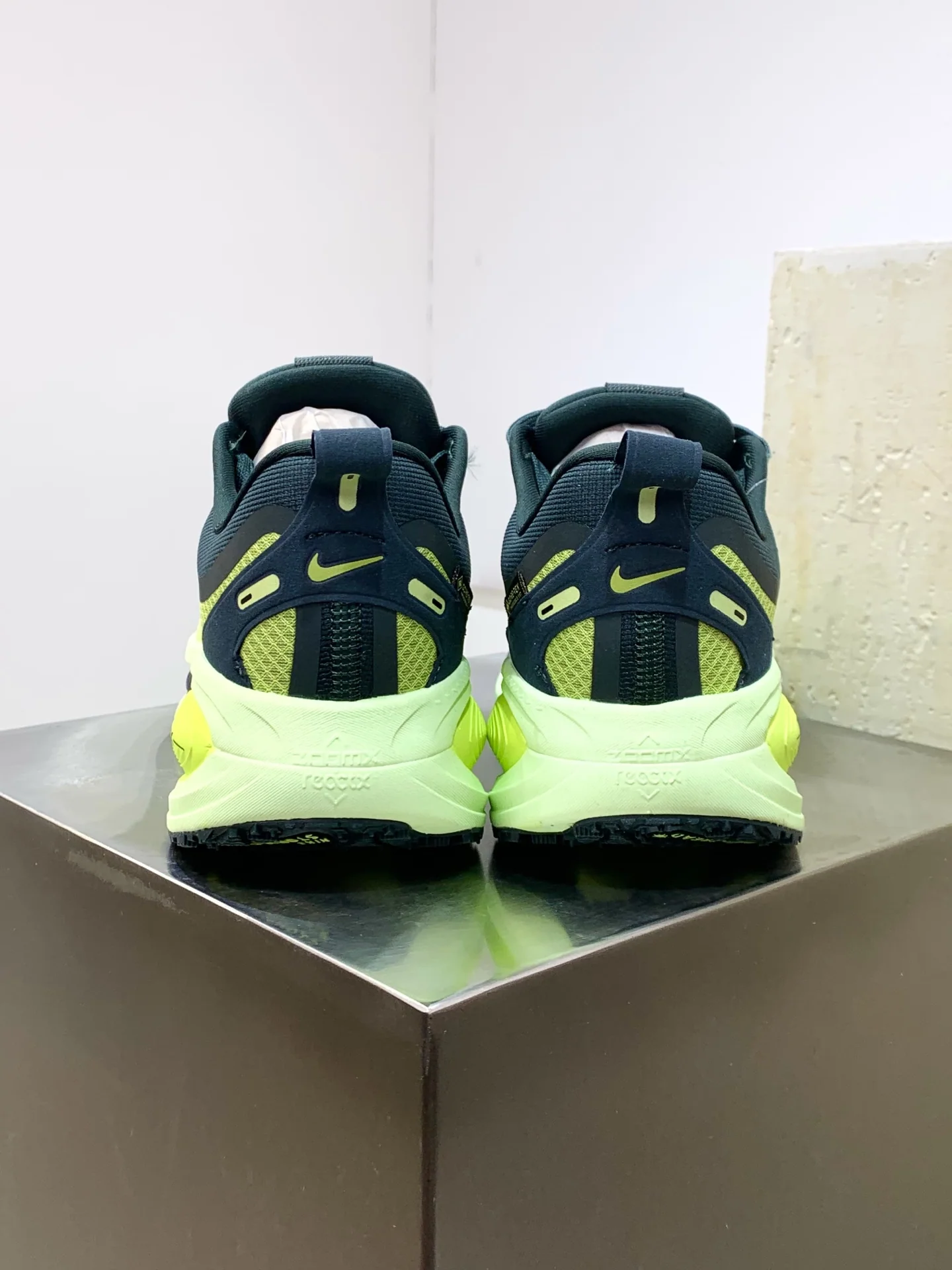 나이키에어줌 보메로 18 고어텍스 러닝화 상세 이미지 6