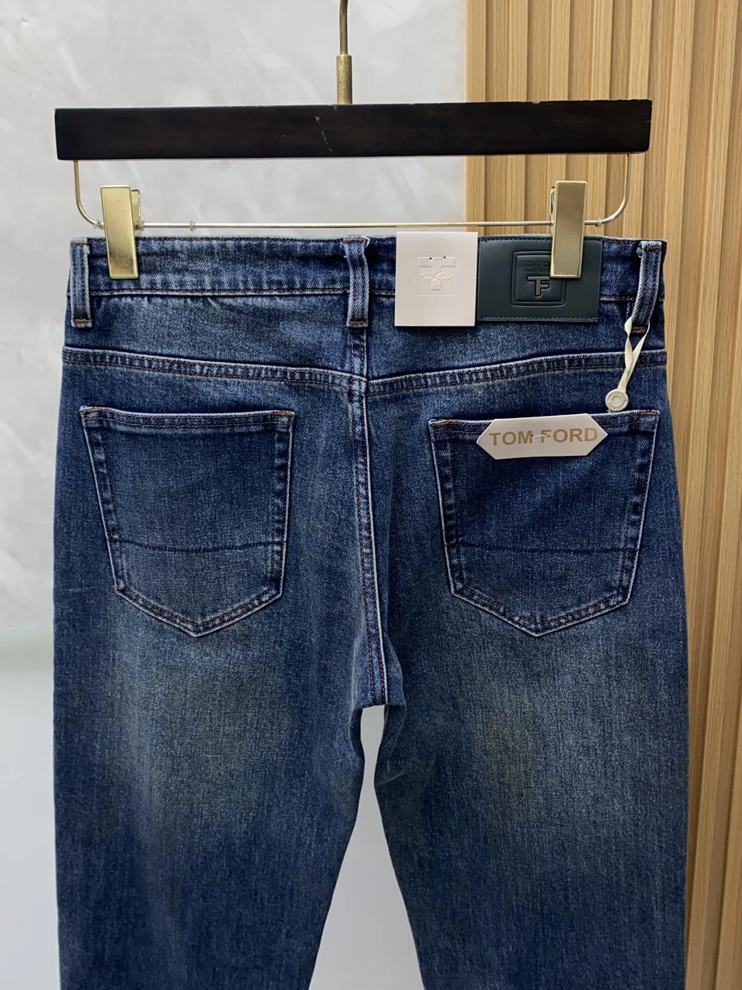톰포드 남성 슬림핏 데미지 워시 데님 바지 상세 이미지 8