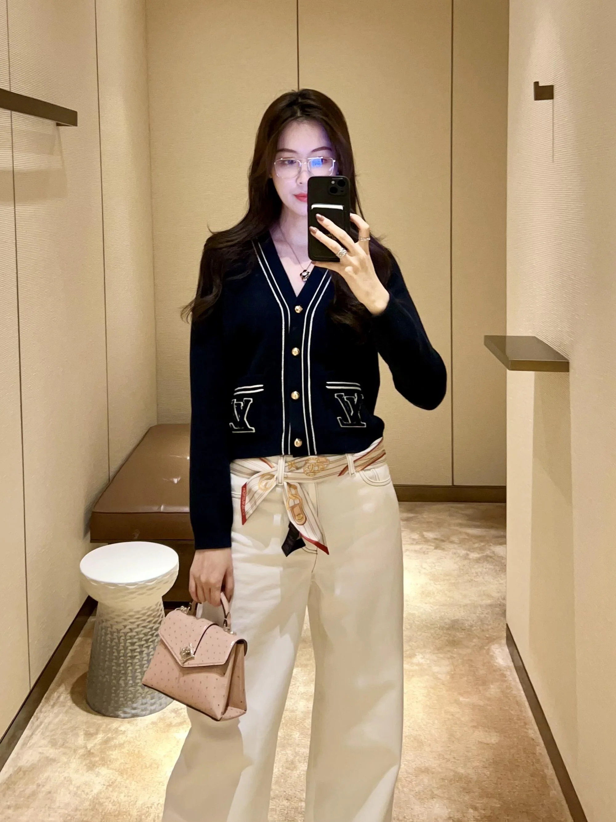 루이비통 3D 테리 자수 캐시미어 가디건 상세 이미지 1