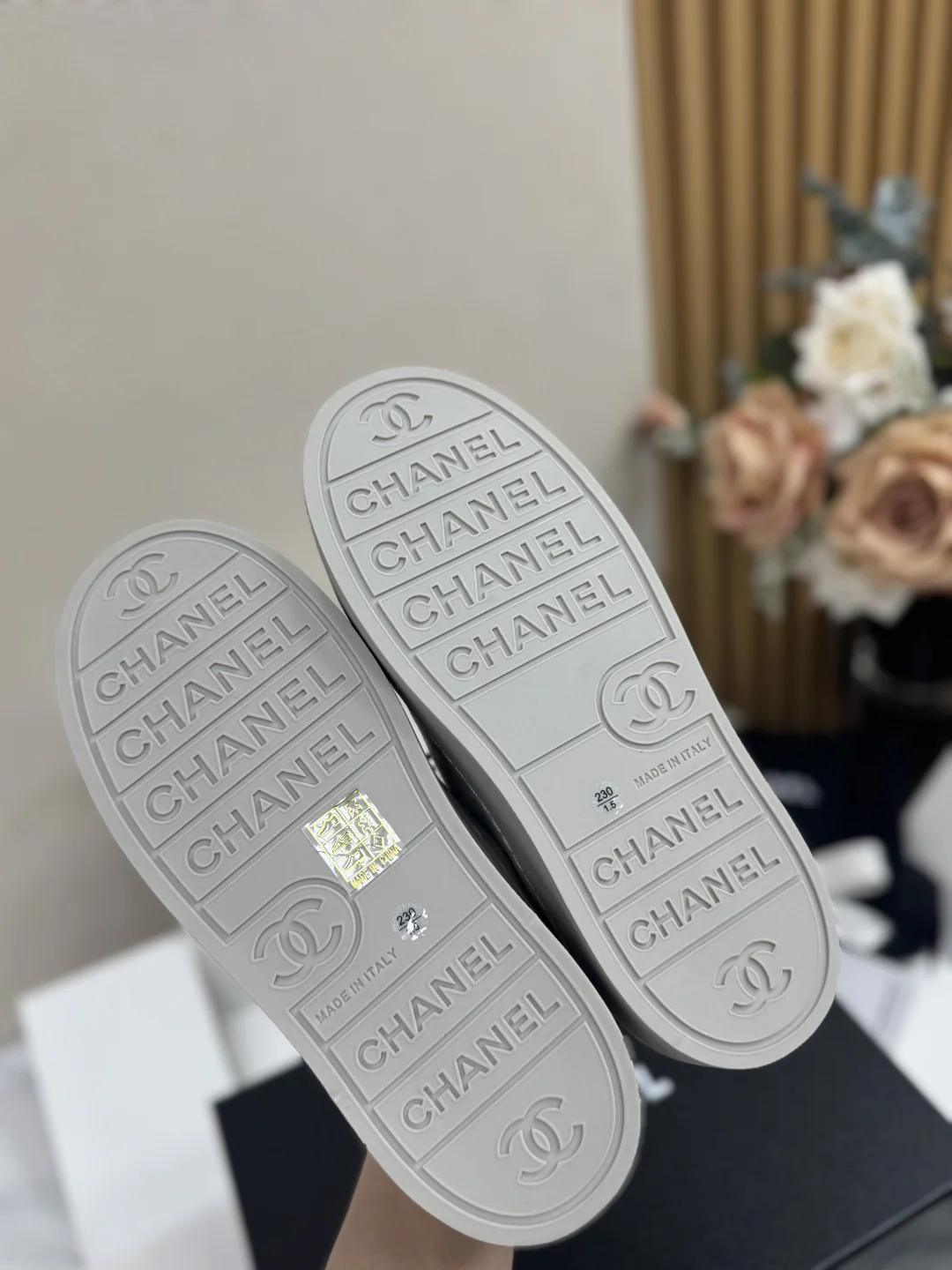샤넬 램스킨 체크 로고 청키 스니커즈 상세 이미지 9