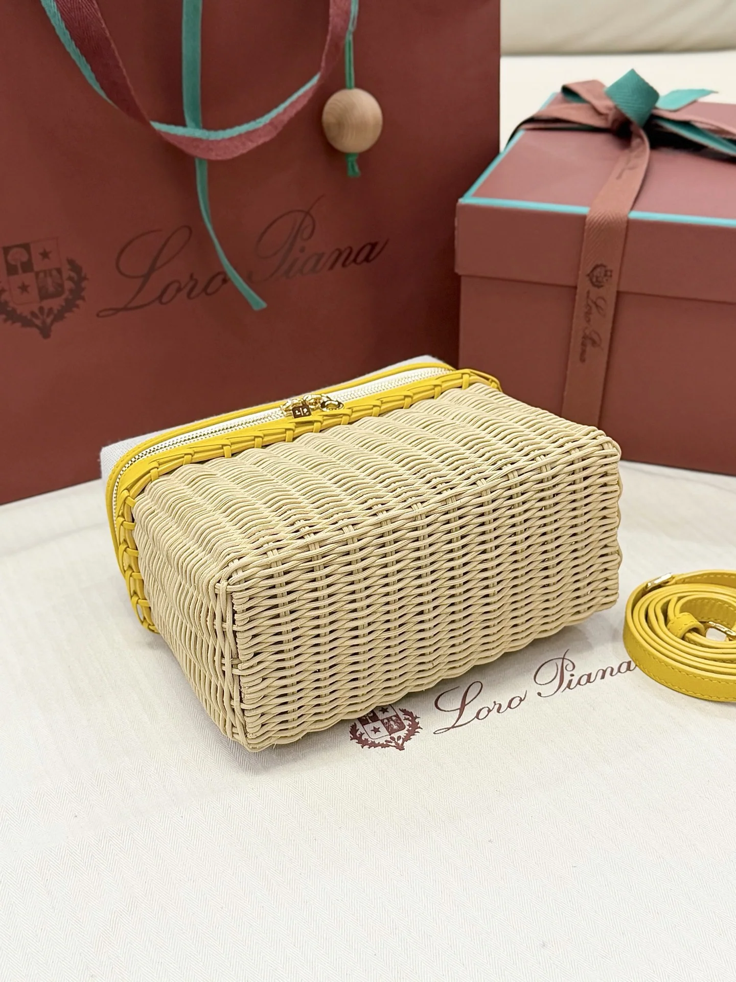 로로피아나 L19 라탄 세로형 캔버스 숄더백 FAQ9505 상세 이미지 4
