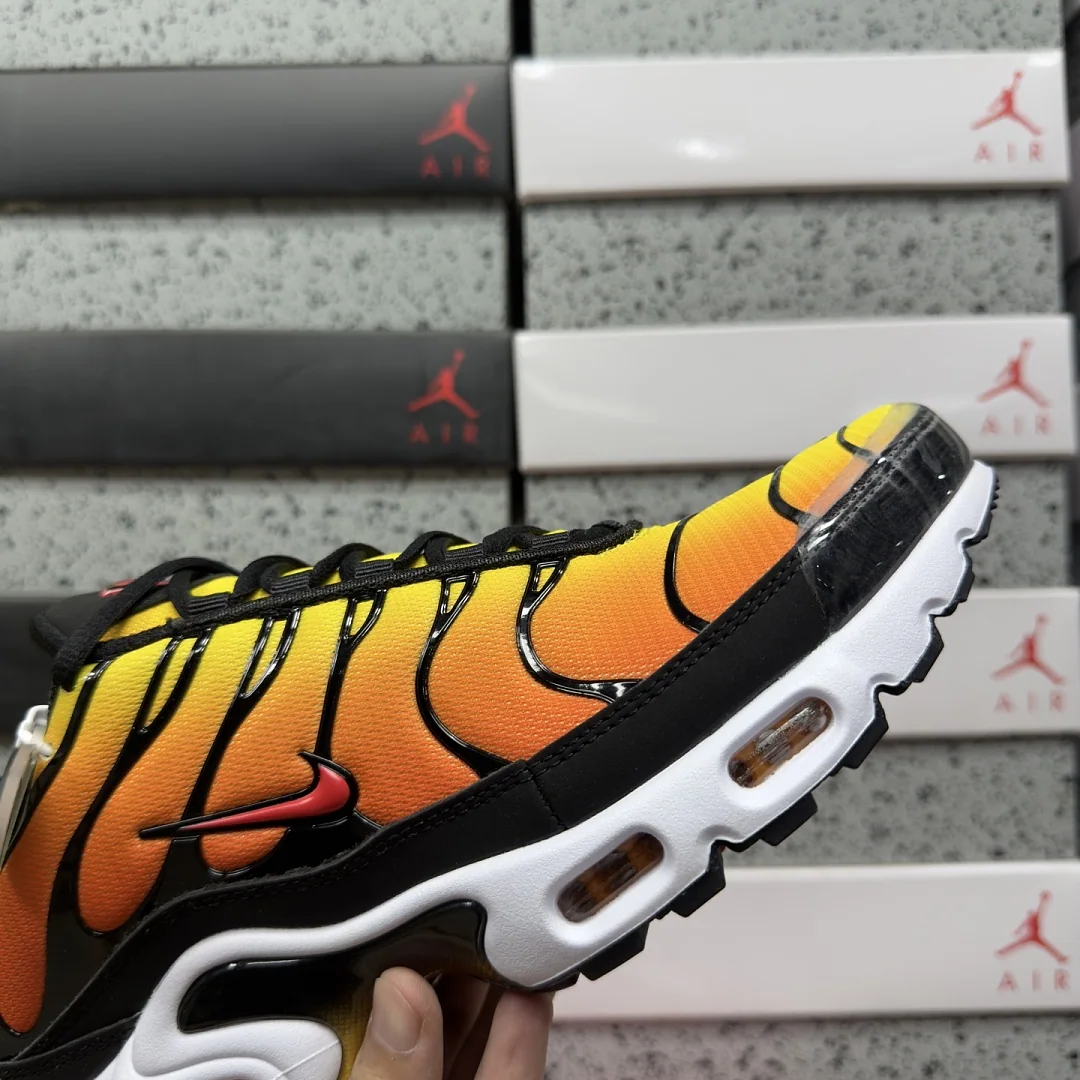 나이키 [TK] 에어 맥스 플러스 블랙 오렌지 화이트 HF0552-001 201974 Nike Air Max Plus Sunset 상세 이미지 9