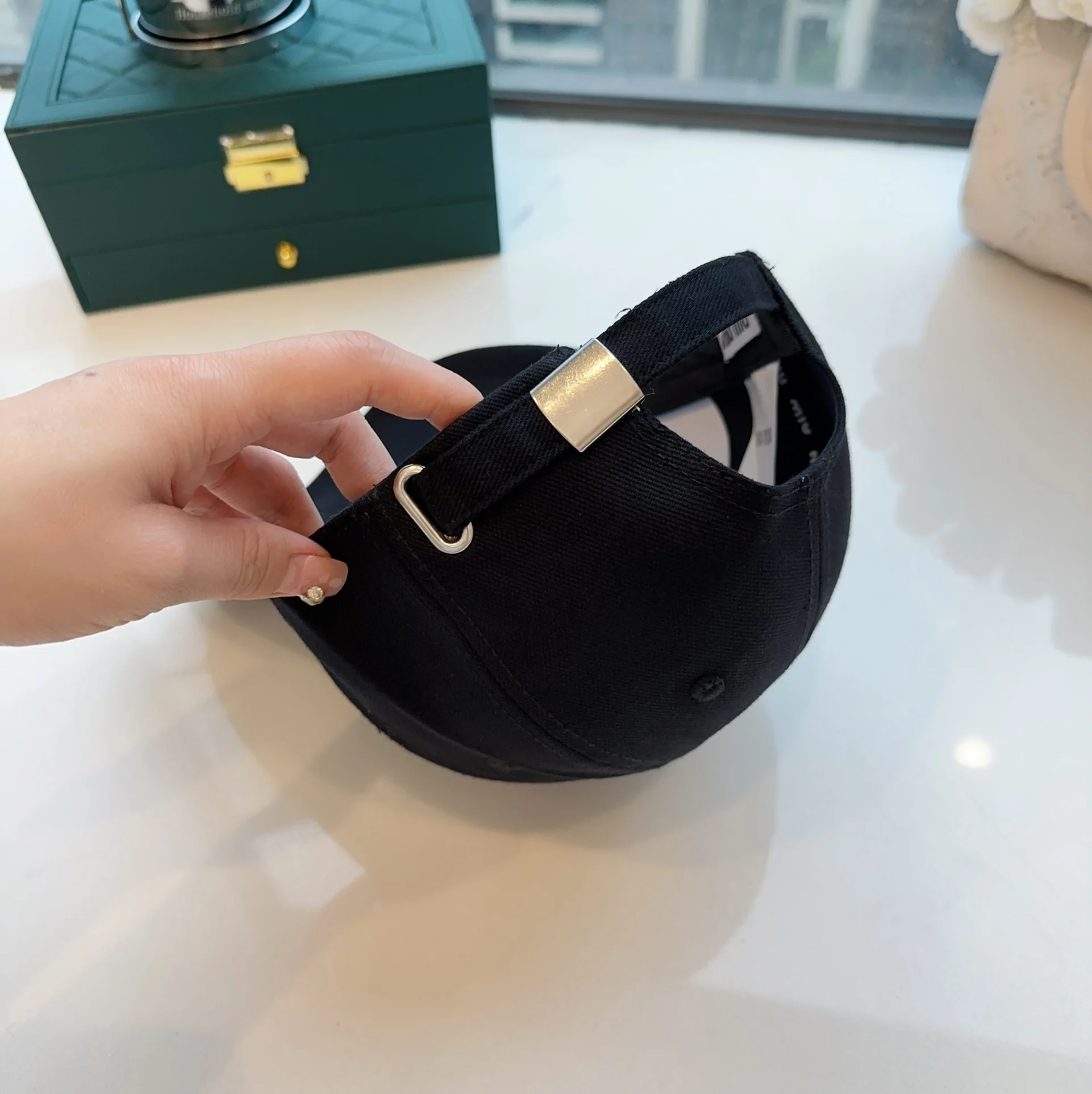 미우미우 모자 81074 Miu Miu Cap 상세 이미지 6