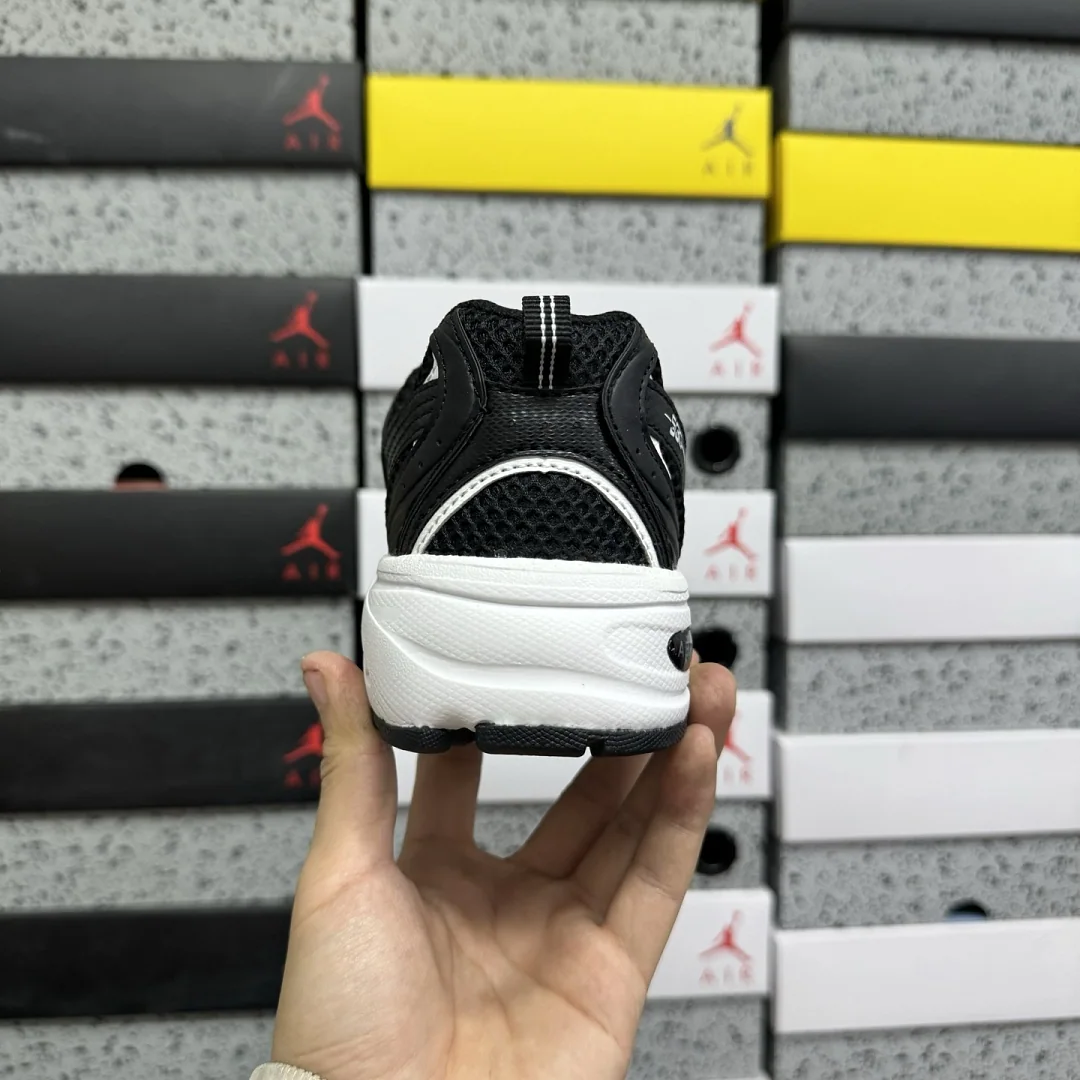 뉴발란스 [WZ] 530v2 MR530SD 202042 New Balance 530v2 Black White 상세 이미지 5