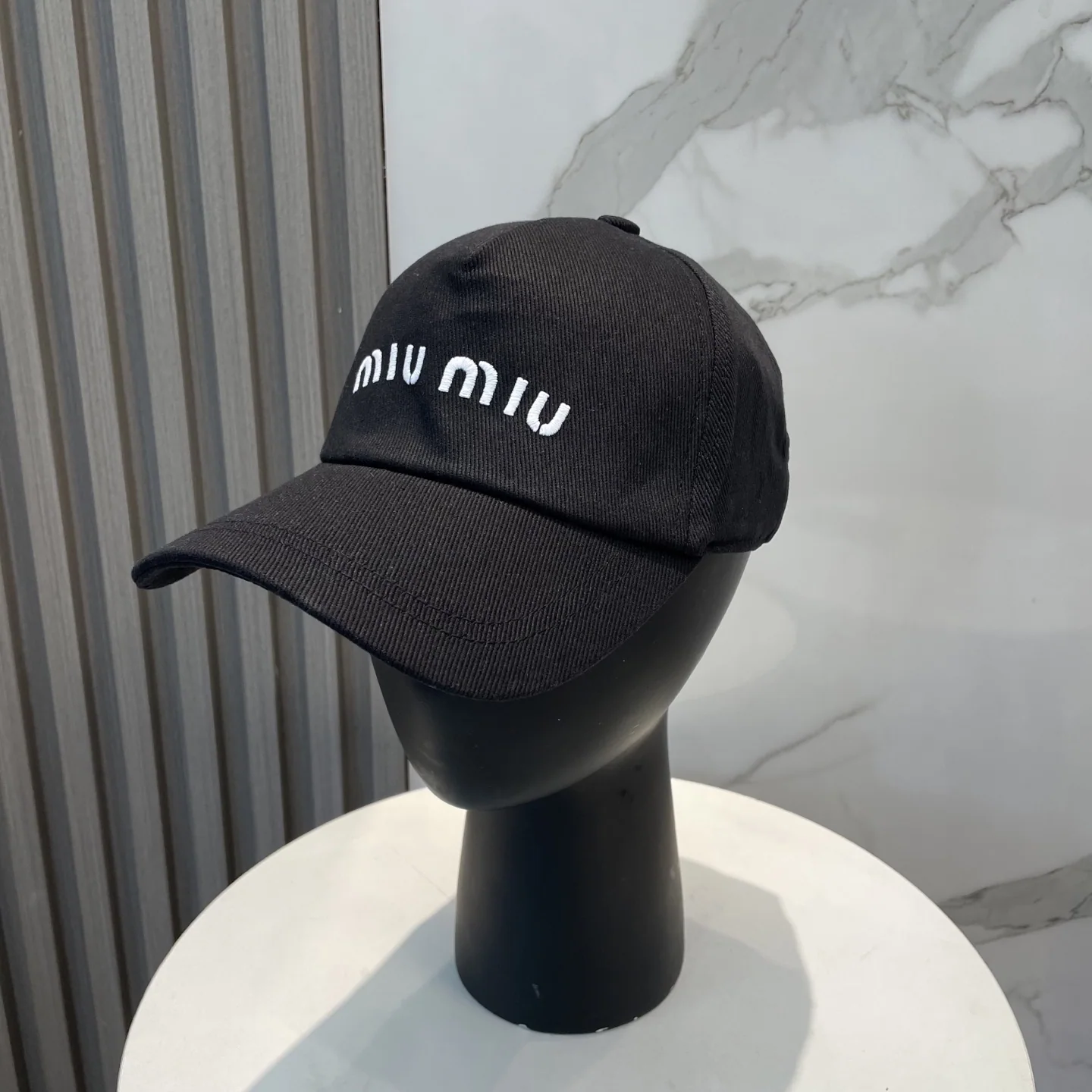 미우미우 자수 베이스볼 모자 118877