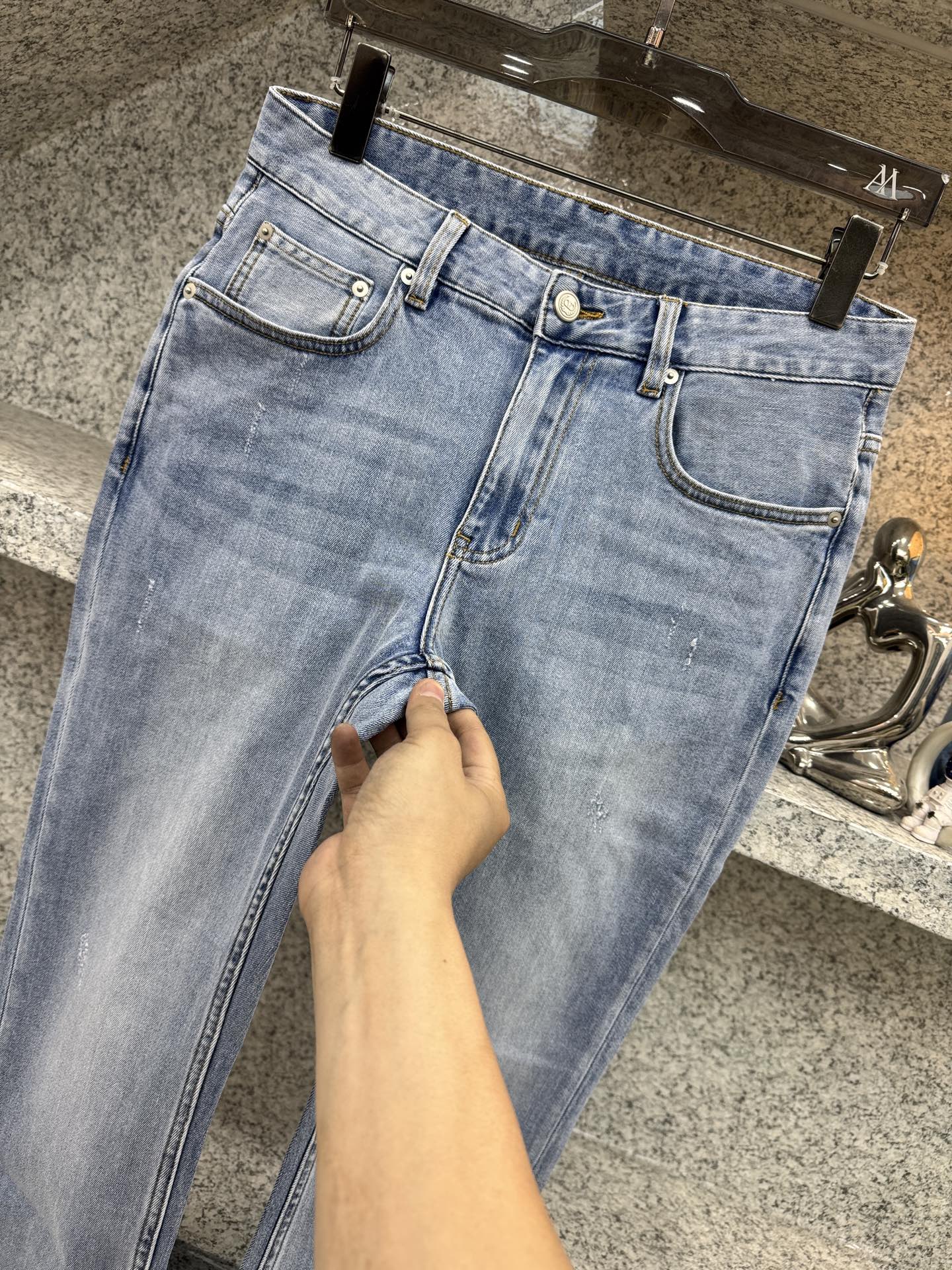 발렌티노 슬림 스트레이트 레그 남성 청바지 상세 이미지 5