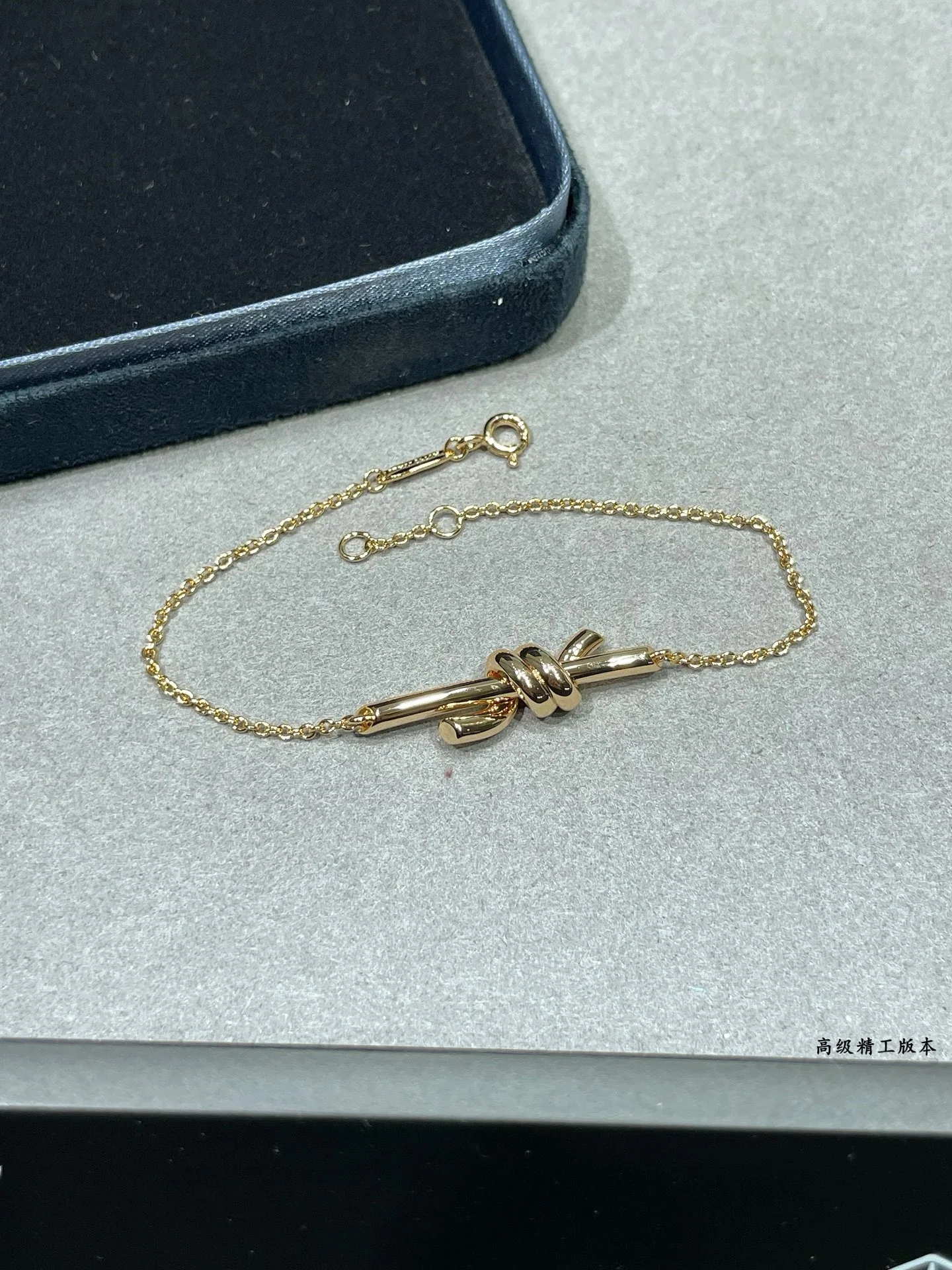 티파니 T 노트 골드 팔찌 상세 이미지 6