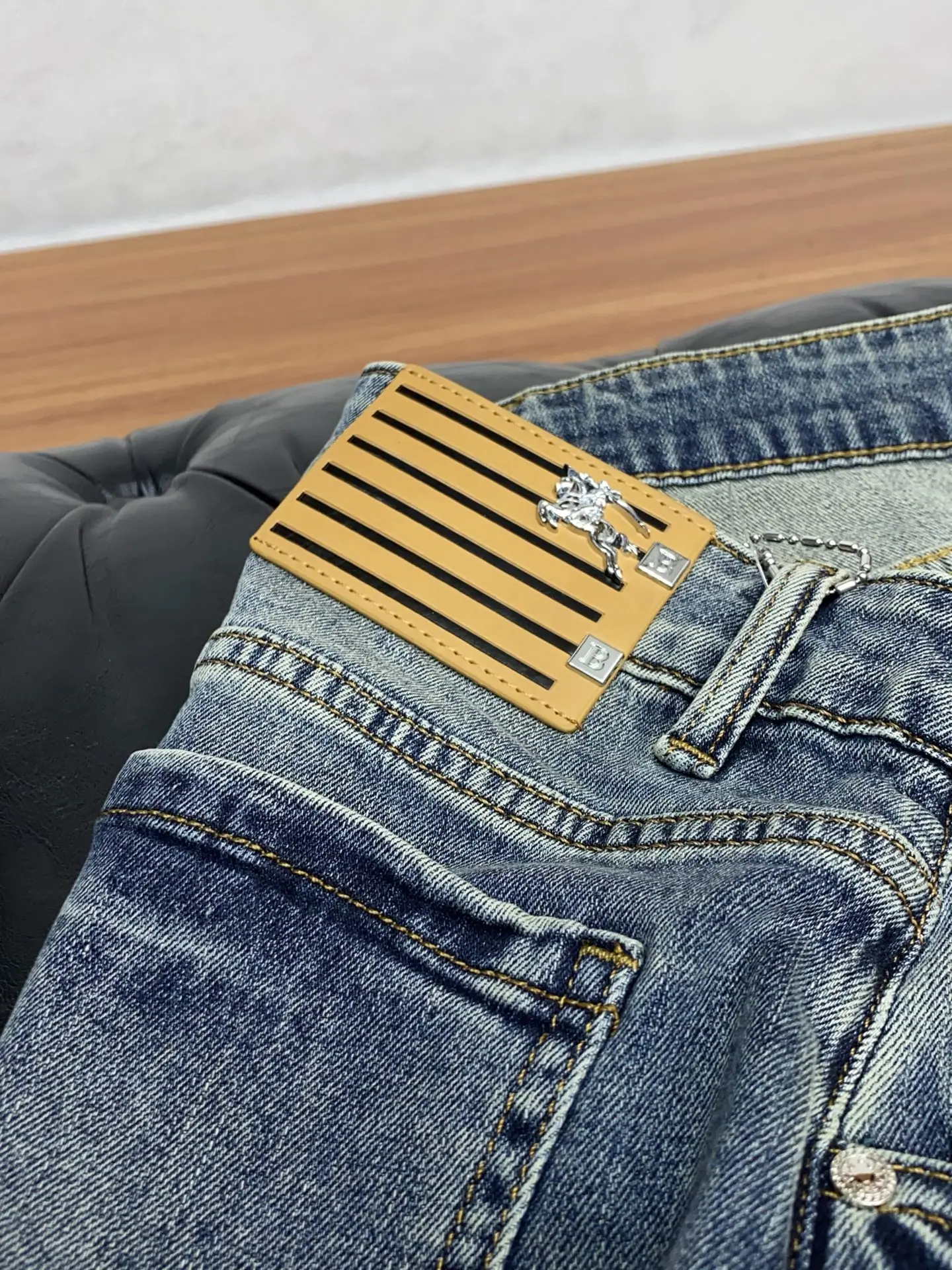버버리 데님 남성 바지 상세 이미지 6