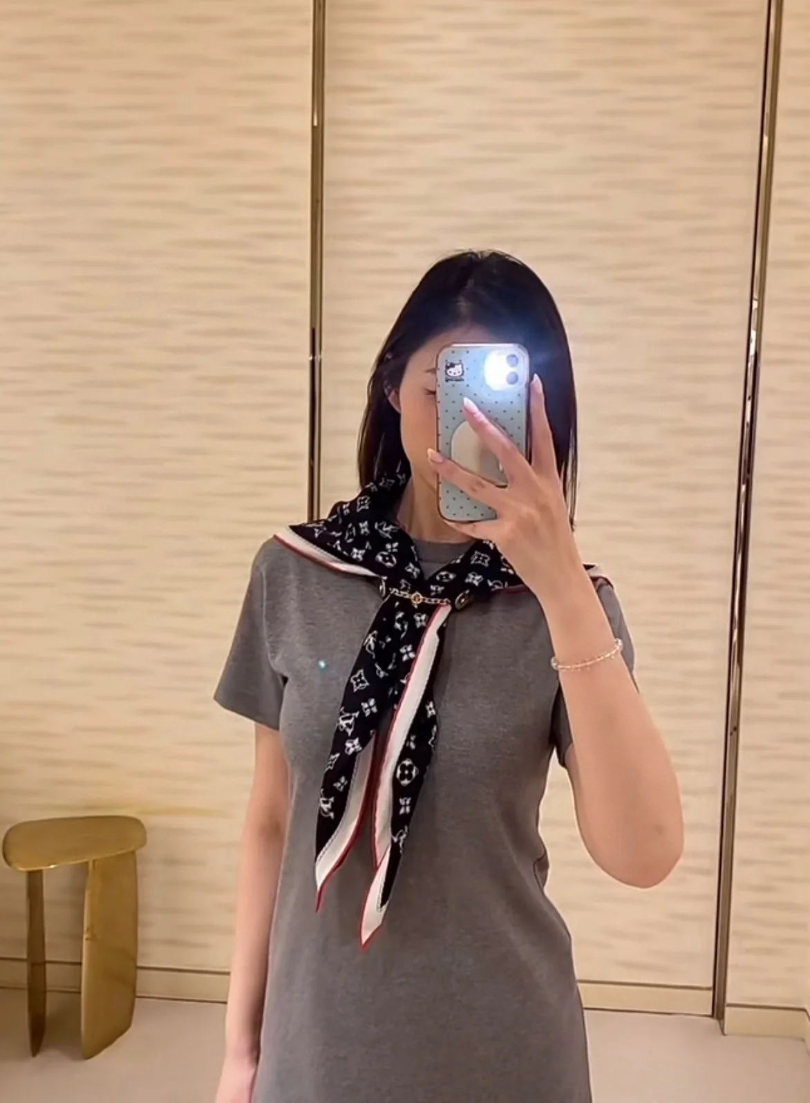 루이비통 모노그램 스카프 포인트 여성 원피스 26 SS 상세 이미지 5