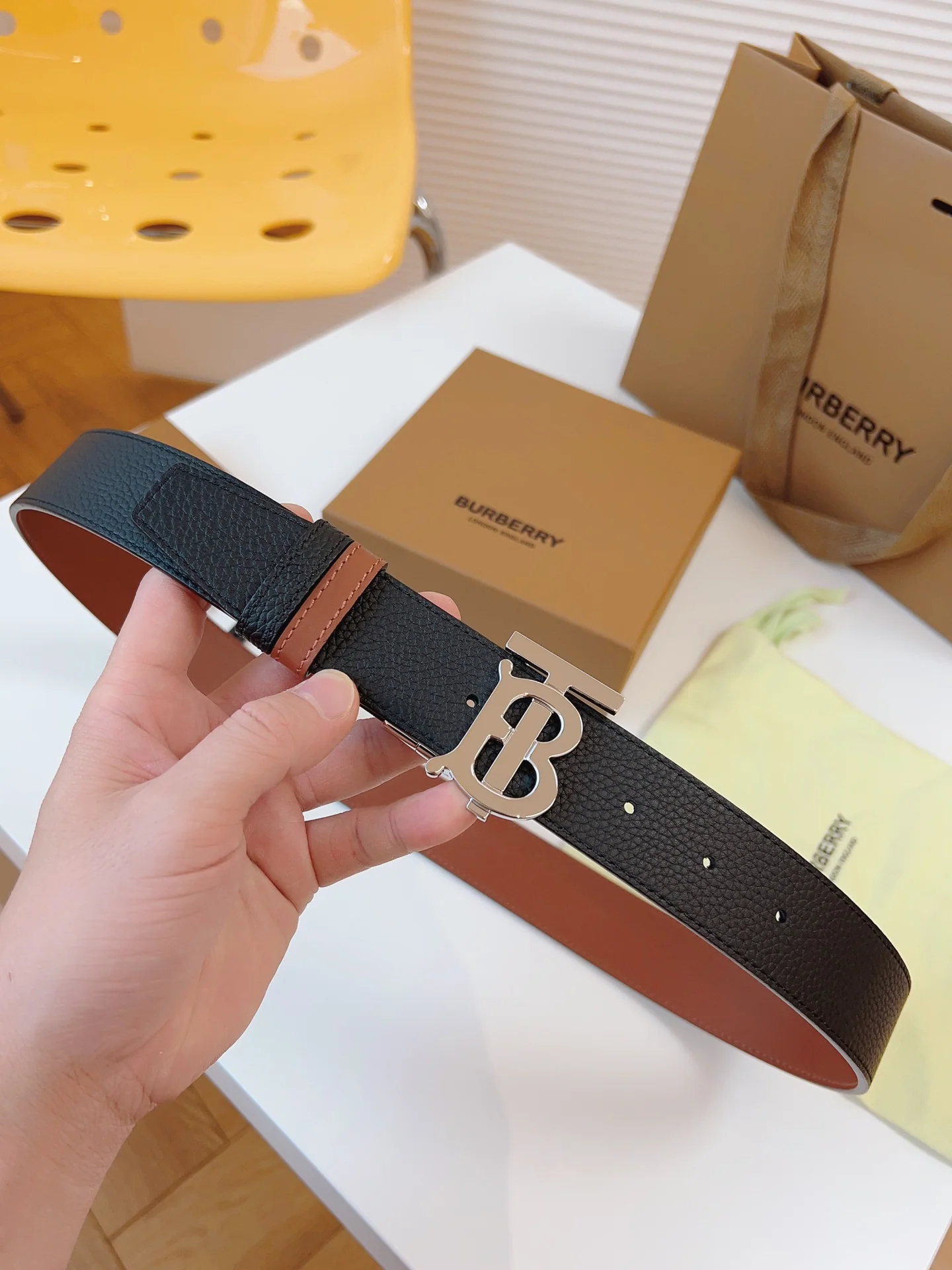 버버리 가죽 벨트 상세 이미지 3