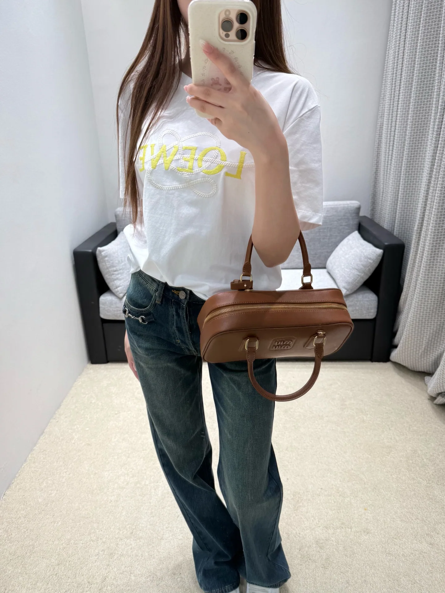 로에베 드롭 숄더 자수 로고 여성 반팔 티셔츠 상세 이미지 8