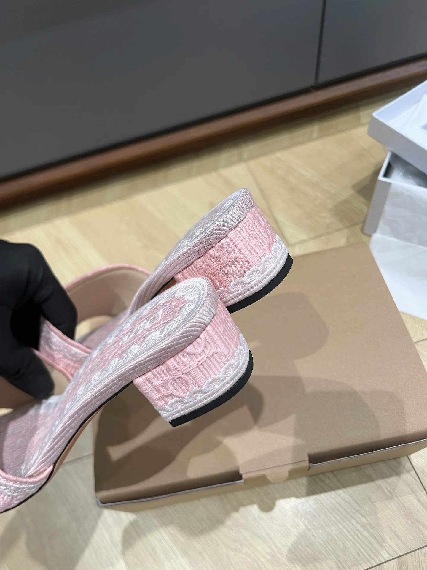 디올 자수 저지 샌들 상세 이미지 9
