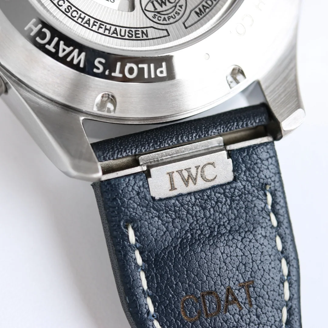 IWC 파일럿 페트로나스 그린 다이얼 시계 상세 이미지 8