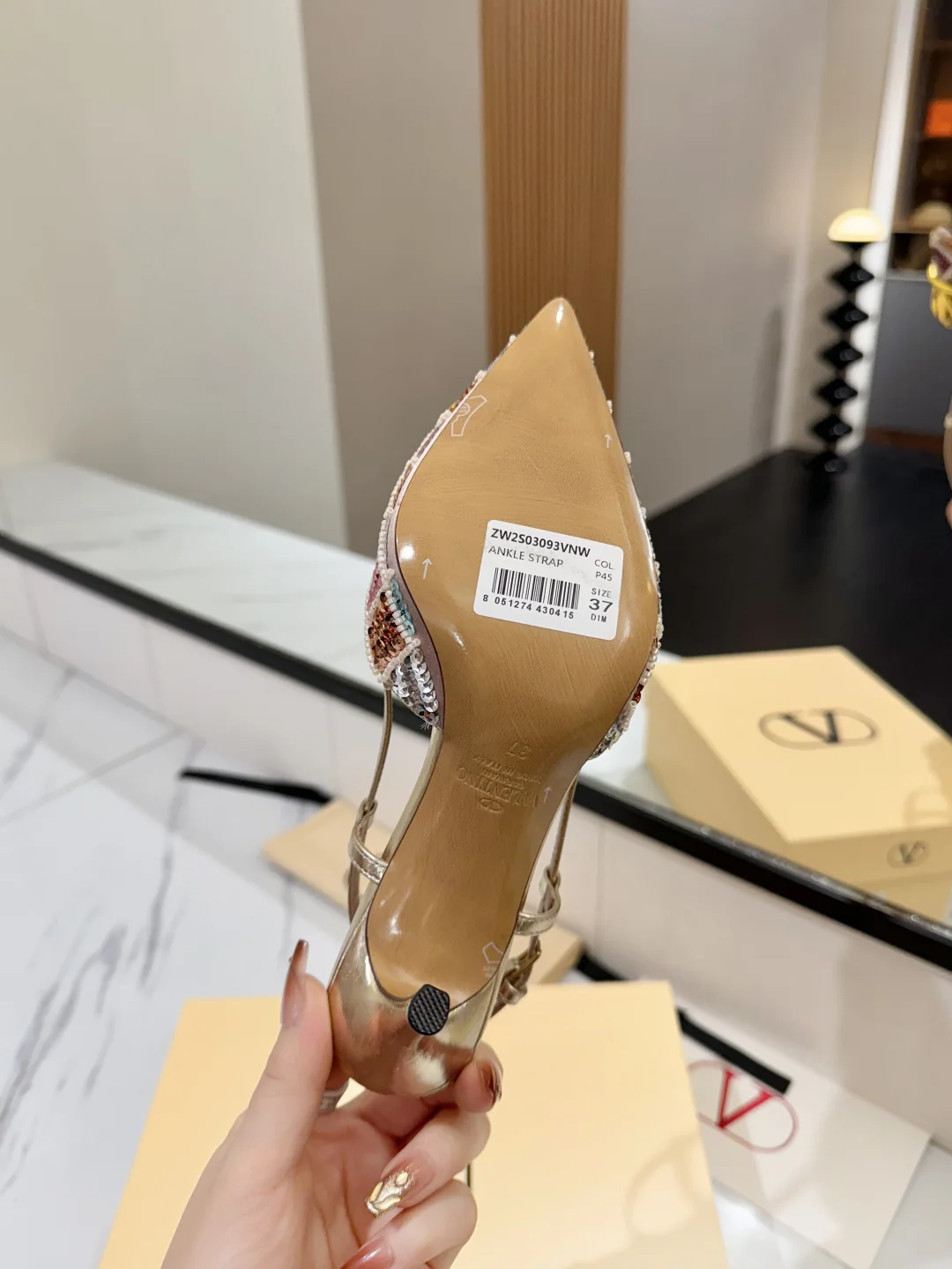 발렌티노 V 로고 버클 하이힐 샌들 상세 이미지 9