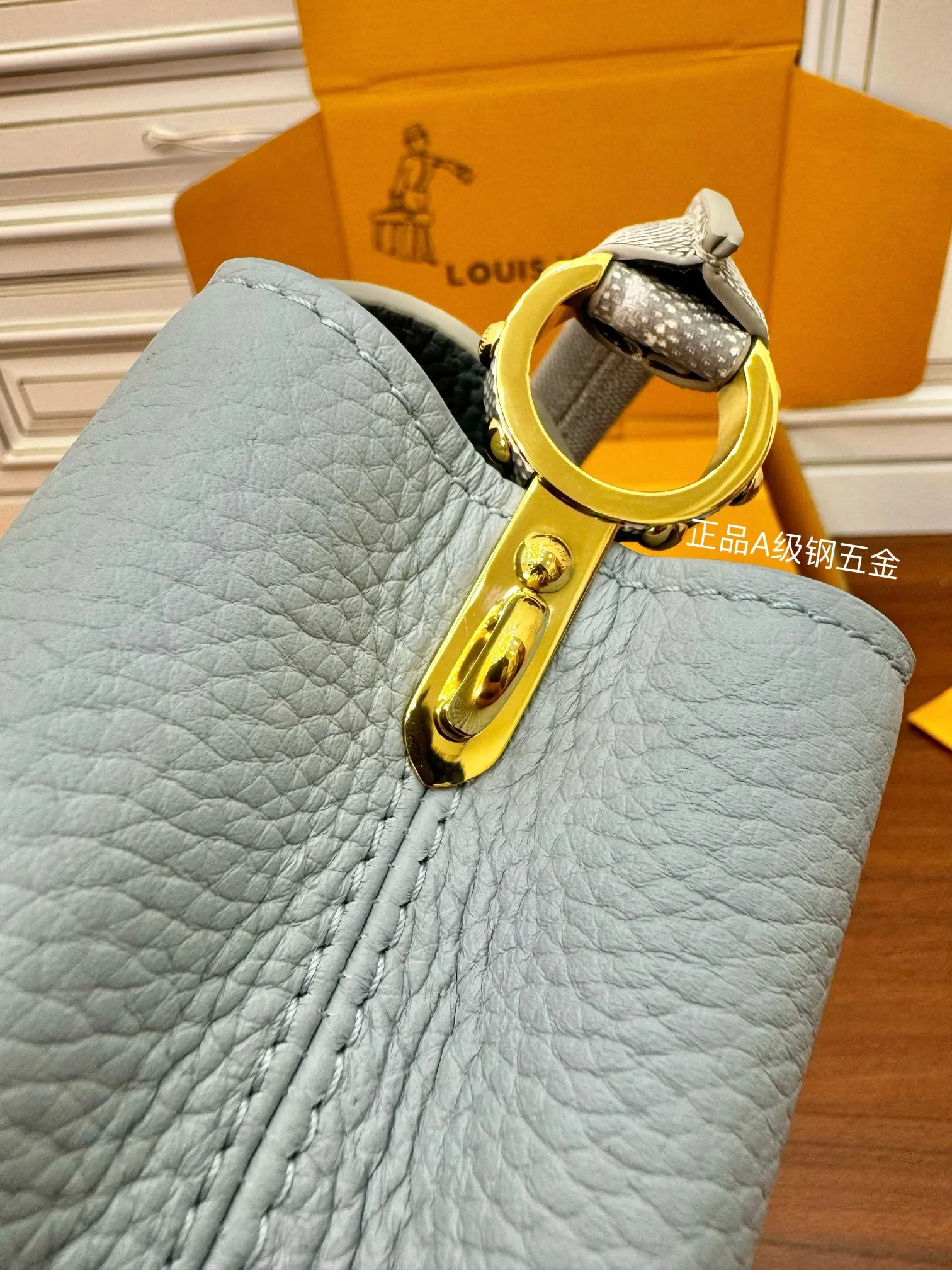 루이비통 M22876 가방 상세 이미지 6
