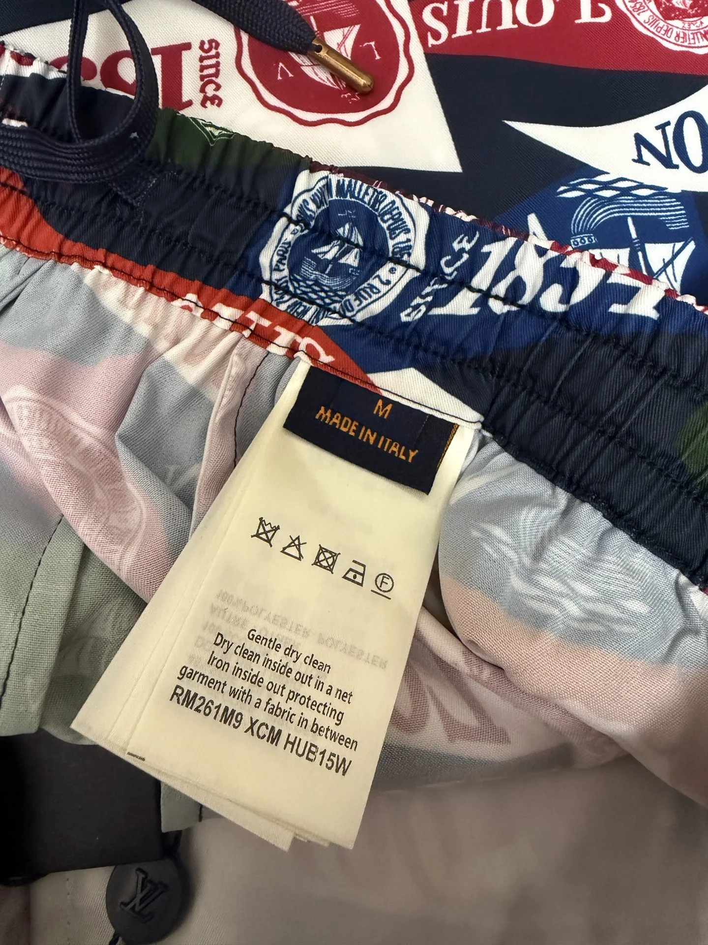 루이비통 SS 26 올오버 패턴 프린트 남성 반바지 상세 이미지 7