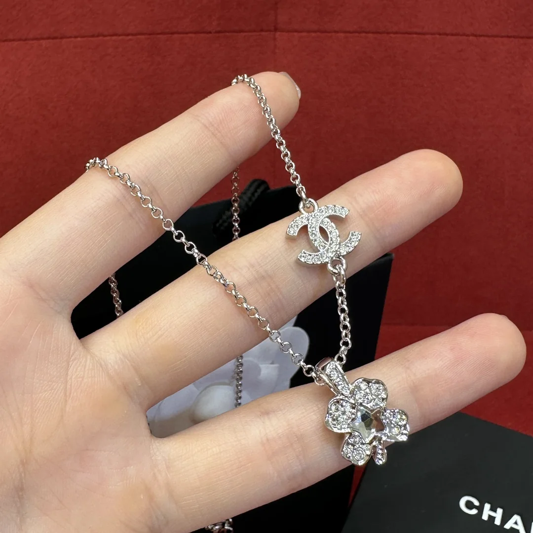 샤넬 네 잎 클로버 더블 C 장식 목걸이 상세 이미지 3