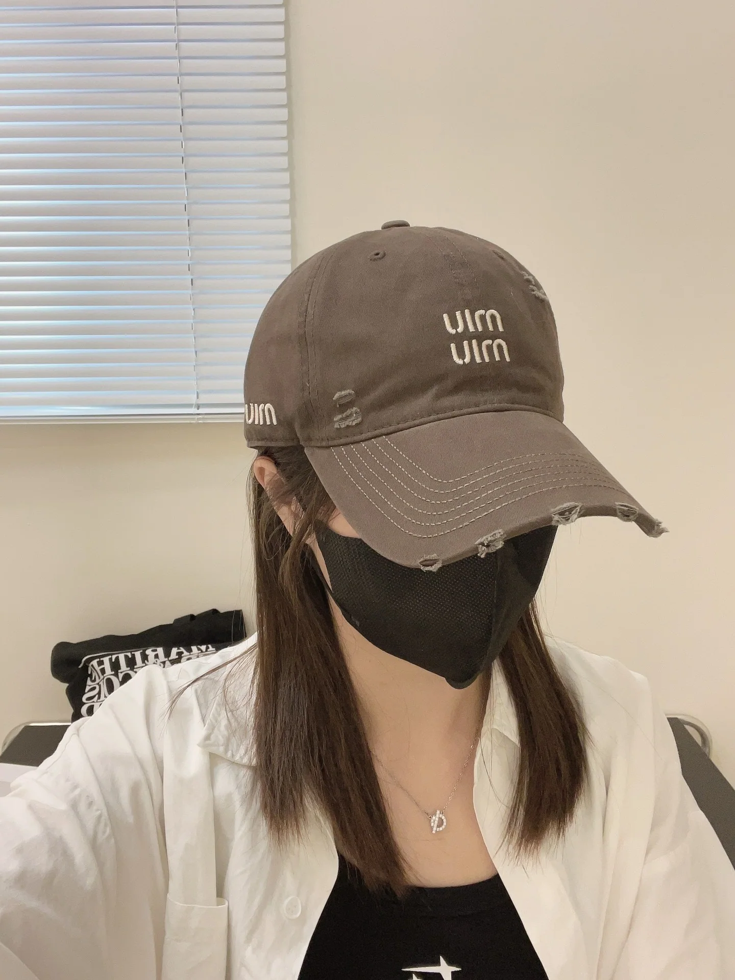 미우미우 무지 자수 베이스볼 캡 상세 이미지 1