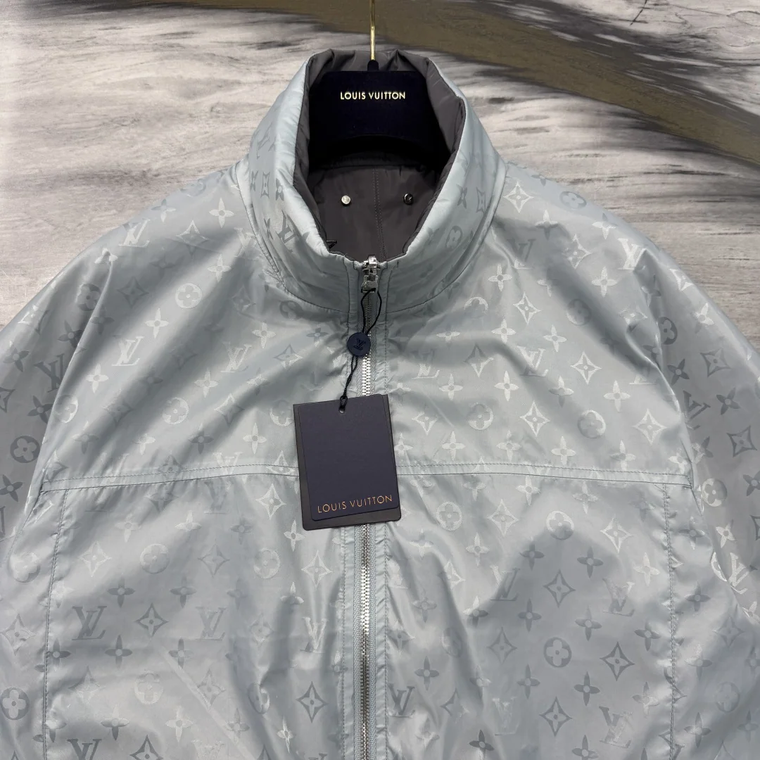 루이비통 LV 양면 로고 프린트 집업 자켓 상세 이미지 8