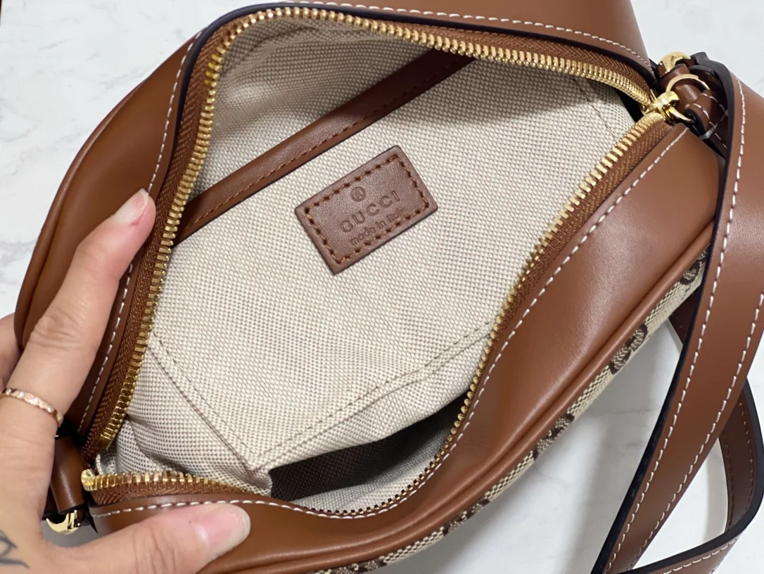 구찌 블론디 미니 카메라백 숄더백 820429 상세 이미지 9