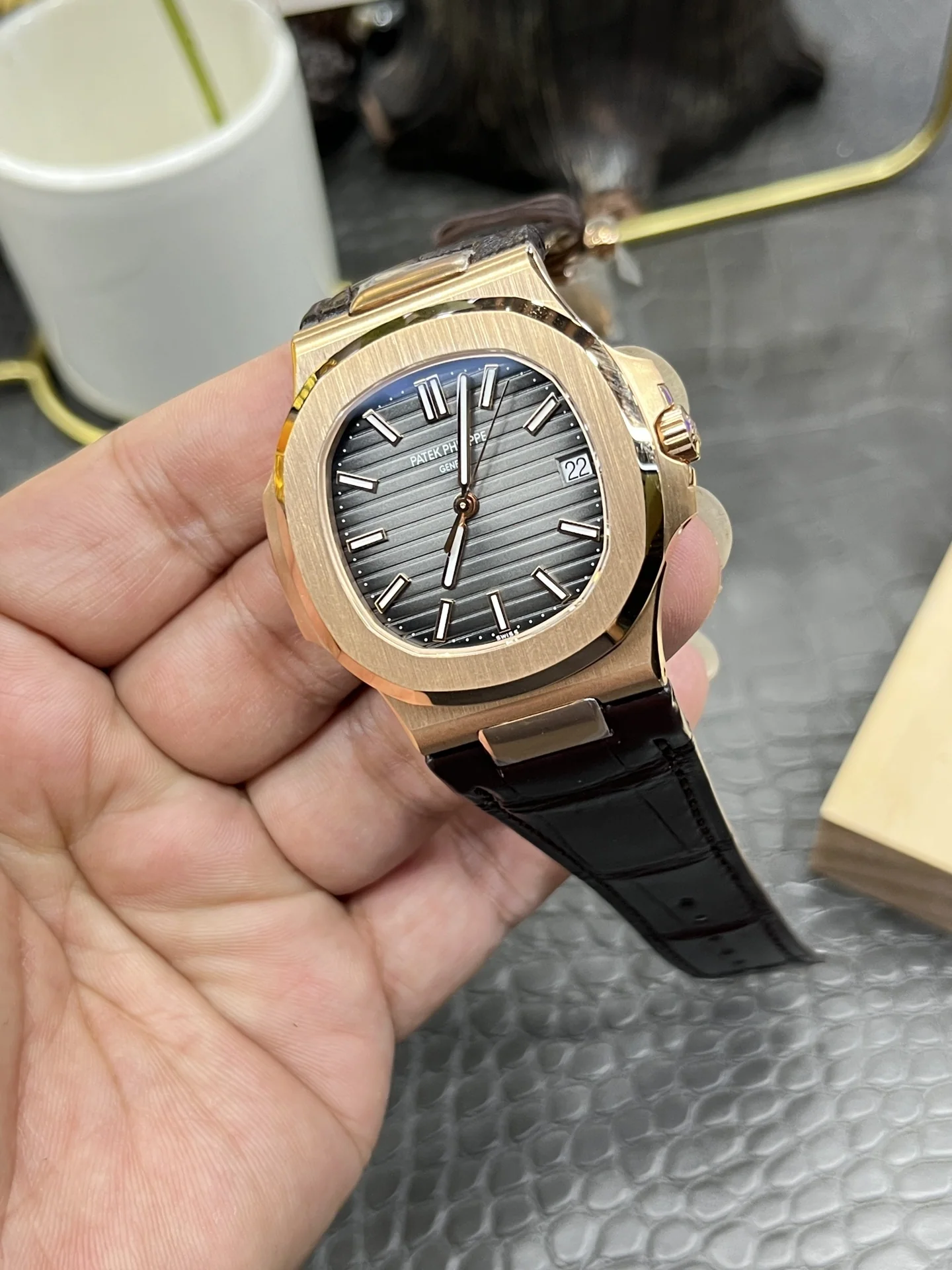 파텍필립 노틸러스 5711 자동 레더스트랩 그레이 다이얼 로즈골드 3 K 공장 레플리카 43986 Patek Philippe 상세 이미지 5