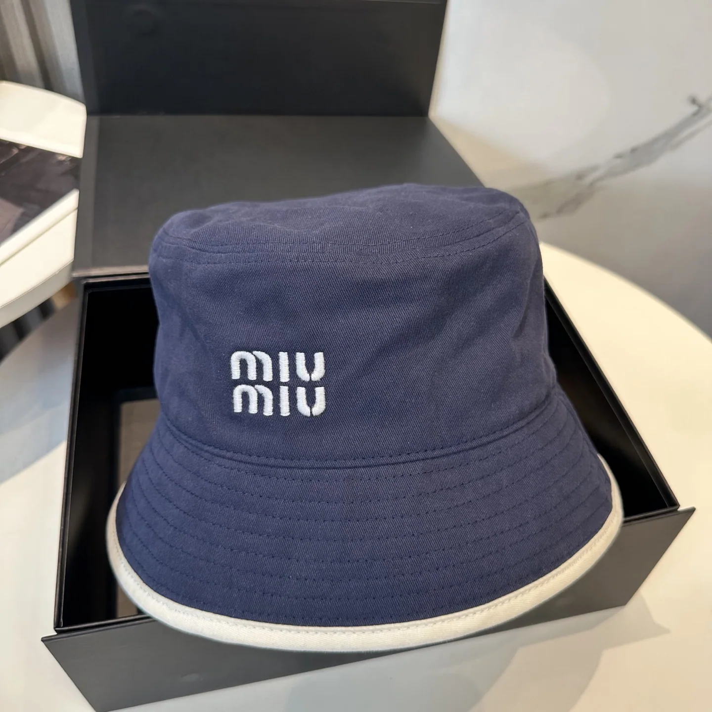 미우미우 자수 버킷 햇 모자 상세 이미지 5