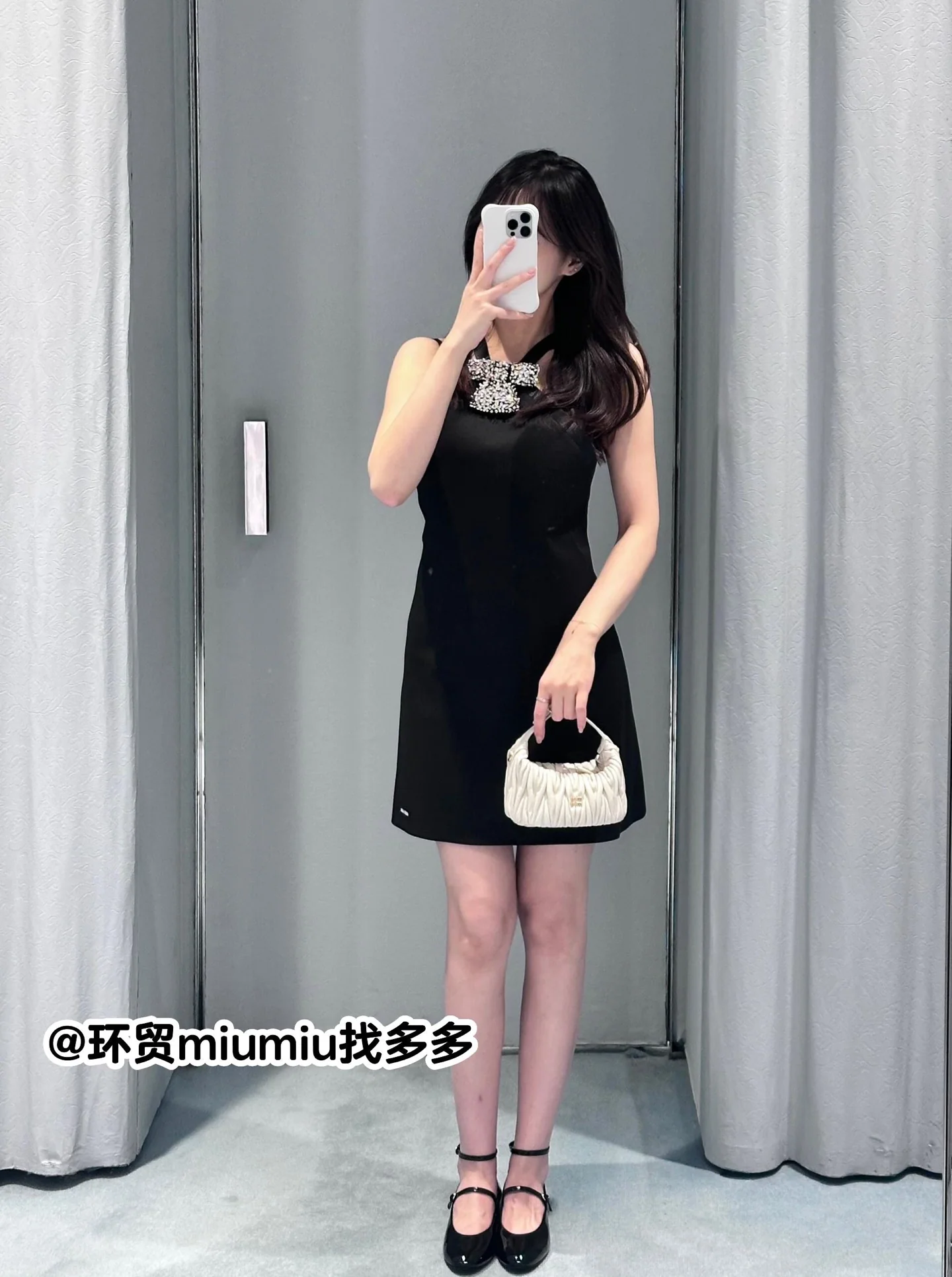 미우미우 블랙 새틴 리본 라인스톤 미니 원피스 2025 FW 상세 이미지 5