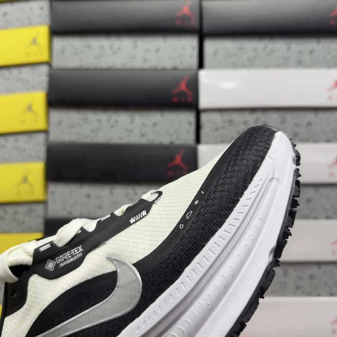 나이키 [XY] 보메로 18 201888 Nike Vomero 18 HQE98-007 상세 이미지 3