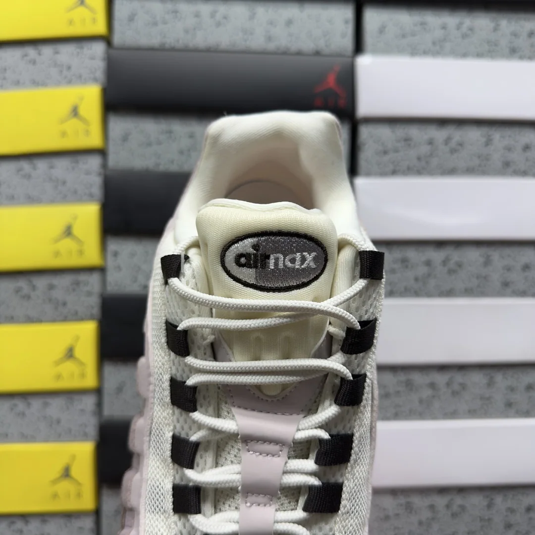 나이키 [WE] 에어 맥스 95 IQ0277-010 201814 Nike Air Max 95 Big Bubble Tattoo Light 상세 이미지 5
