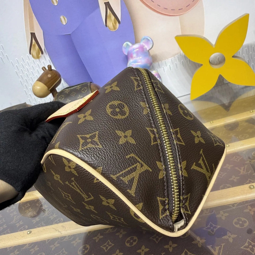 루이비통 모노그램 세면 가방 M11750 상세 이미지 6