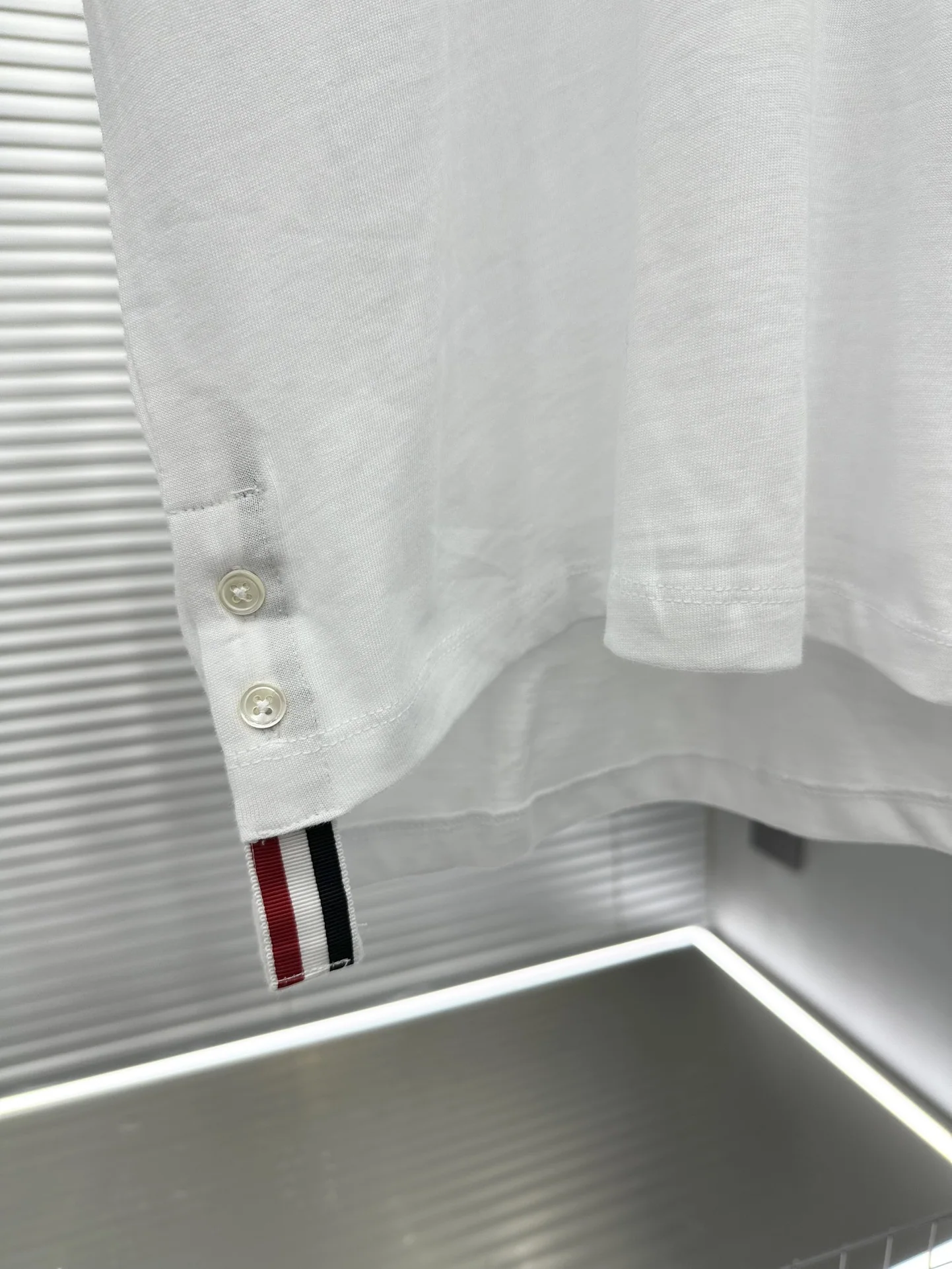 톰브라운 남성 반팔 상세 이미지 7