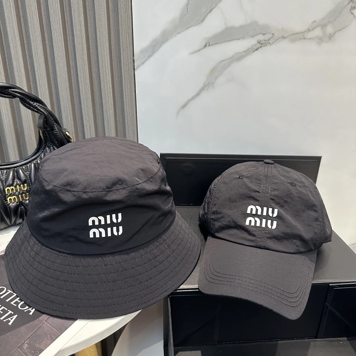 미우미우 미니멀 속건성 버킷햇 모자 상세 이미지 8