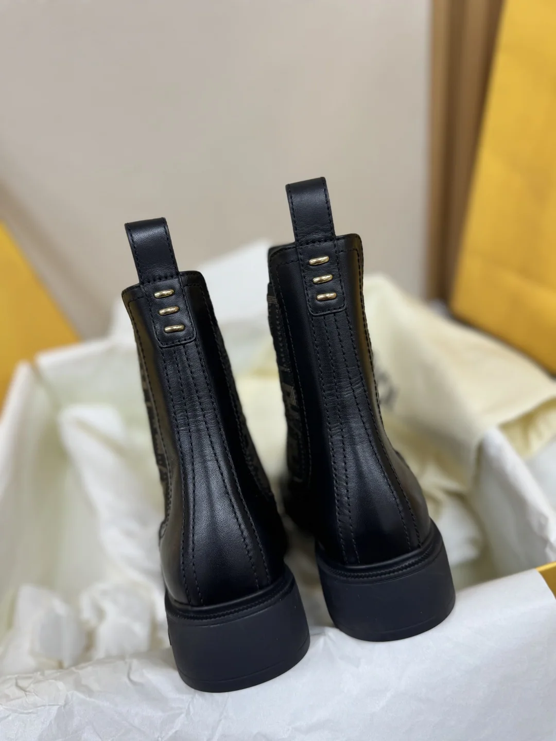 펜디 필로 모노그램 첼시 가죽 부츠 상세 이미지 6