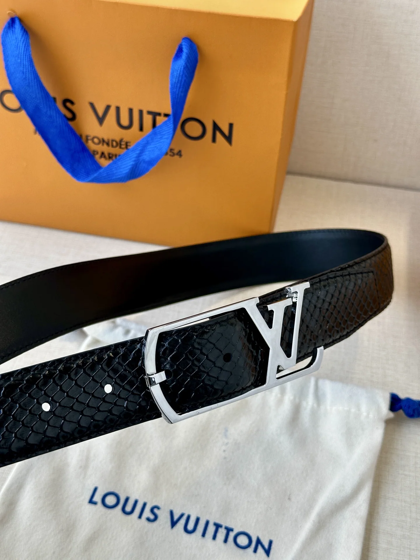 루이비통 스카이라인 가죽 벨트 상세 이미지 2