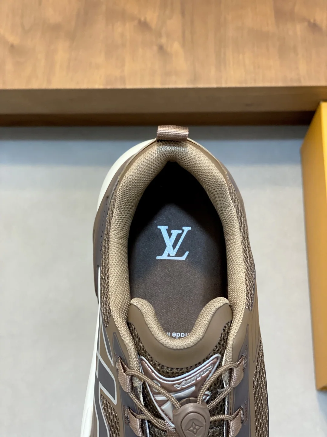 루이비통 스니커즈 남성 오리지널 소재 메시 오버레이 상세 이미지 7