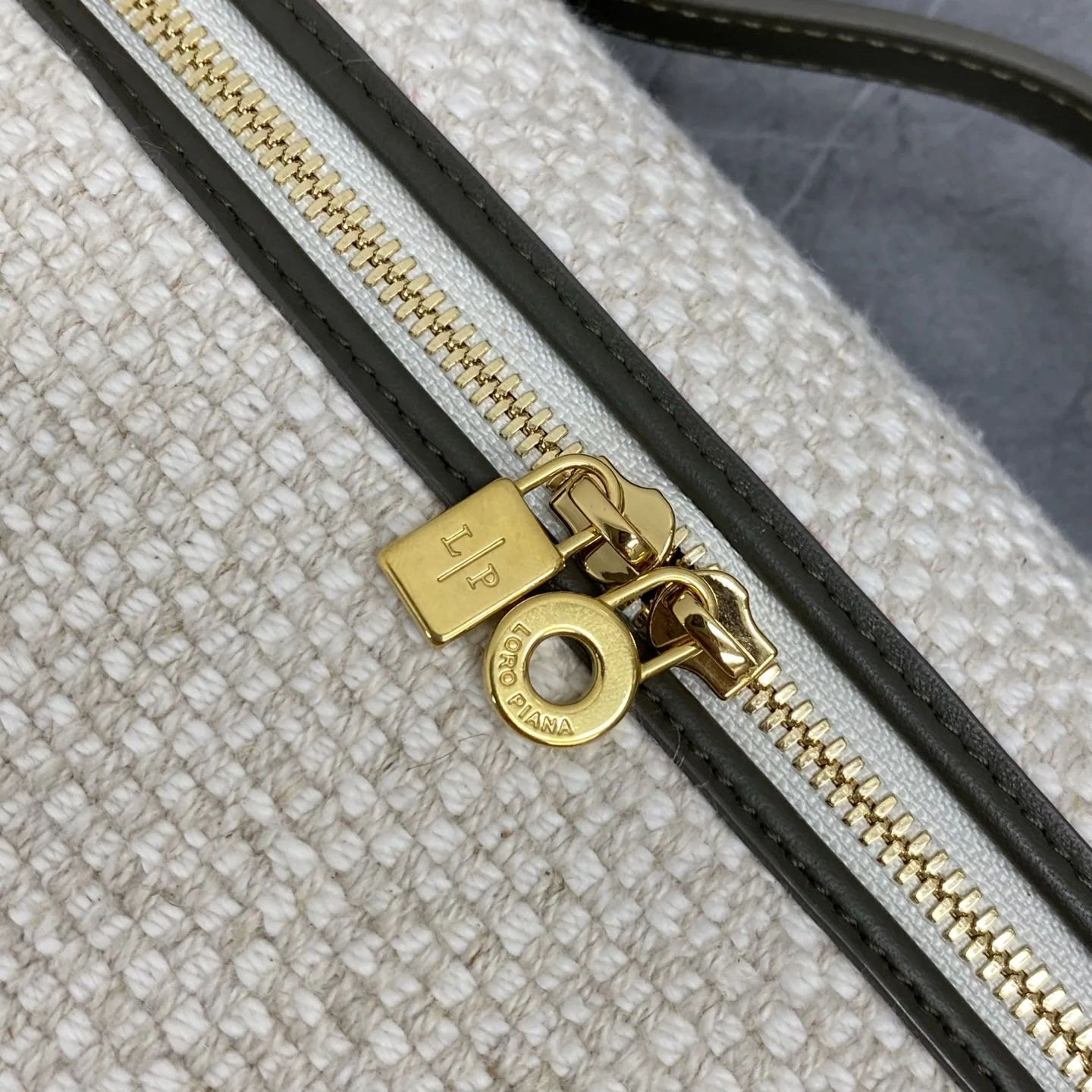 로로피아나 린넨 가죽 크로스바디 핸드백 LP 19 LP19 상세 이미지 5