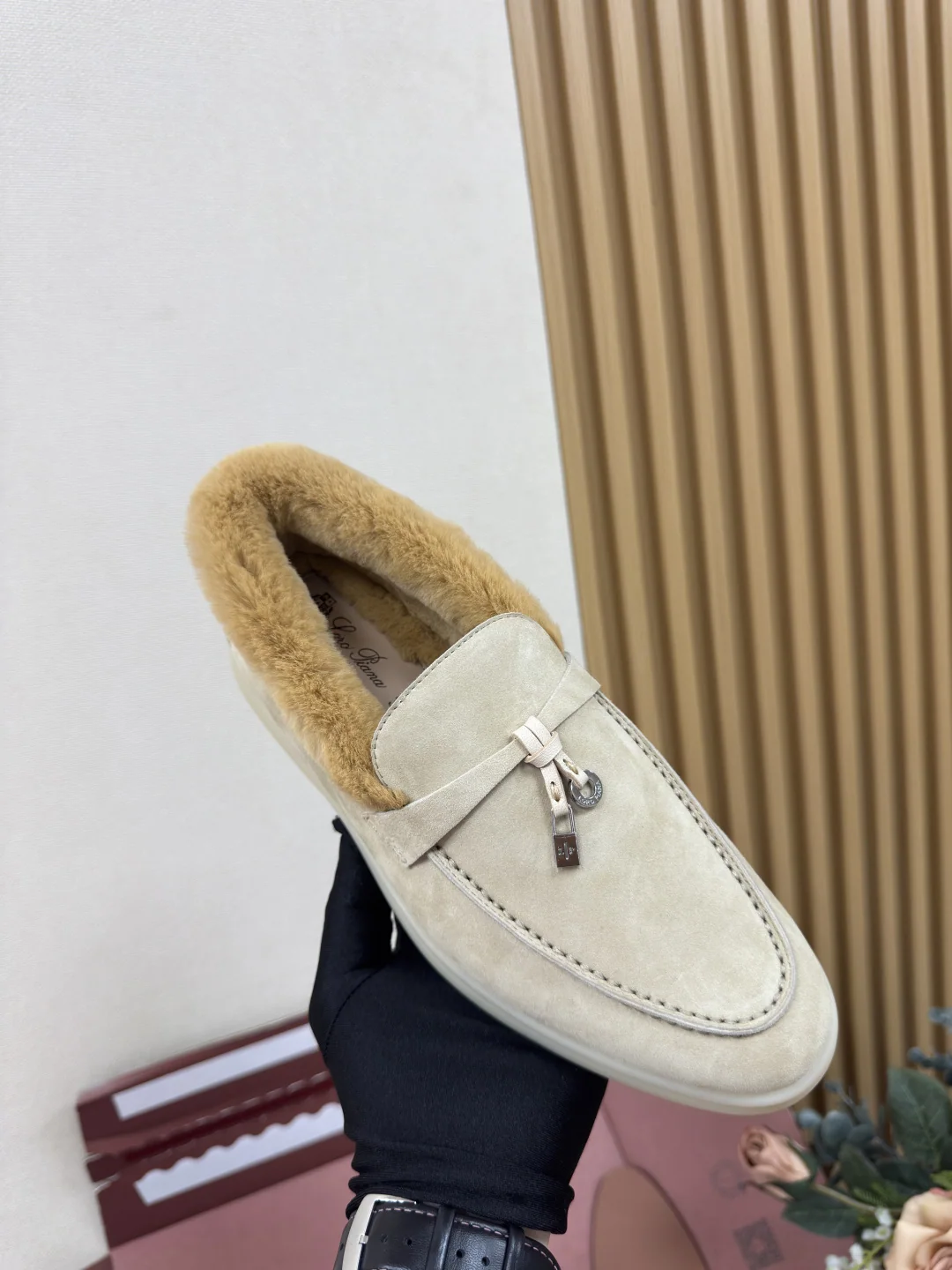 로로피아나 코요테 퍼 수제 신발 상세 이미지 9