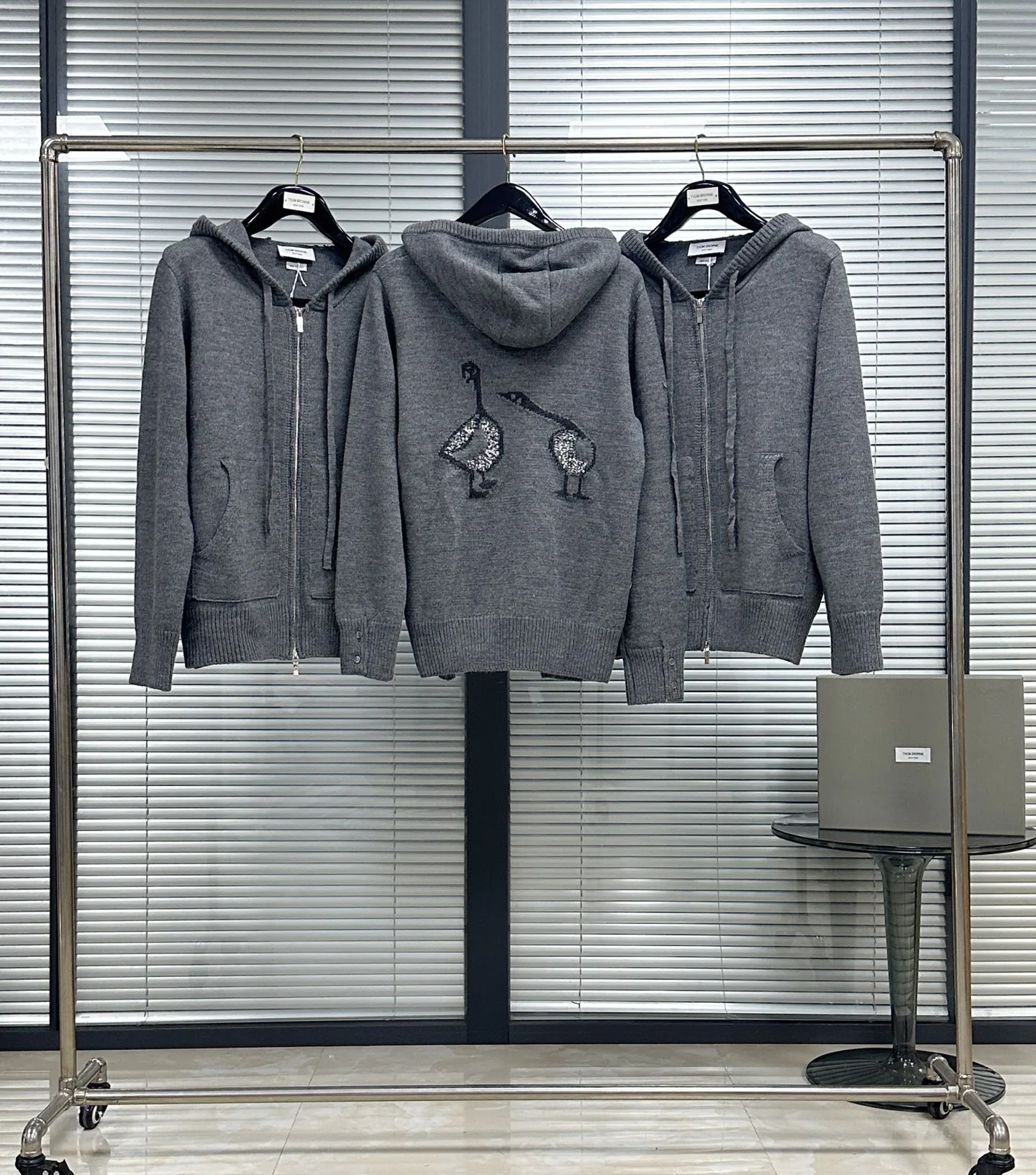 톰브라운 화이트 남성 후드 레플리카 46735 Thom Browne 상세 이미지 1