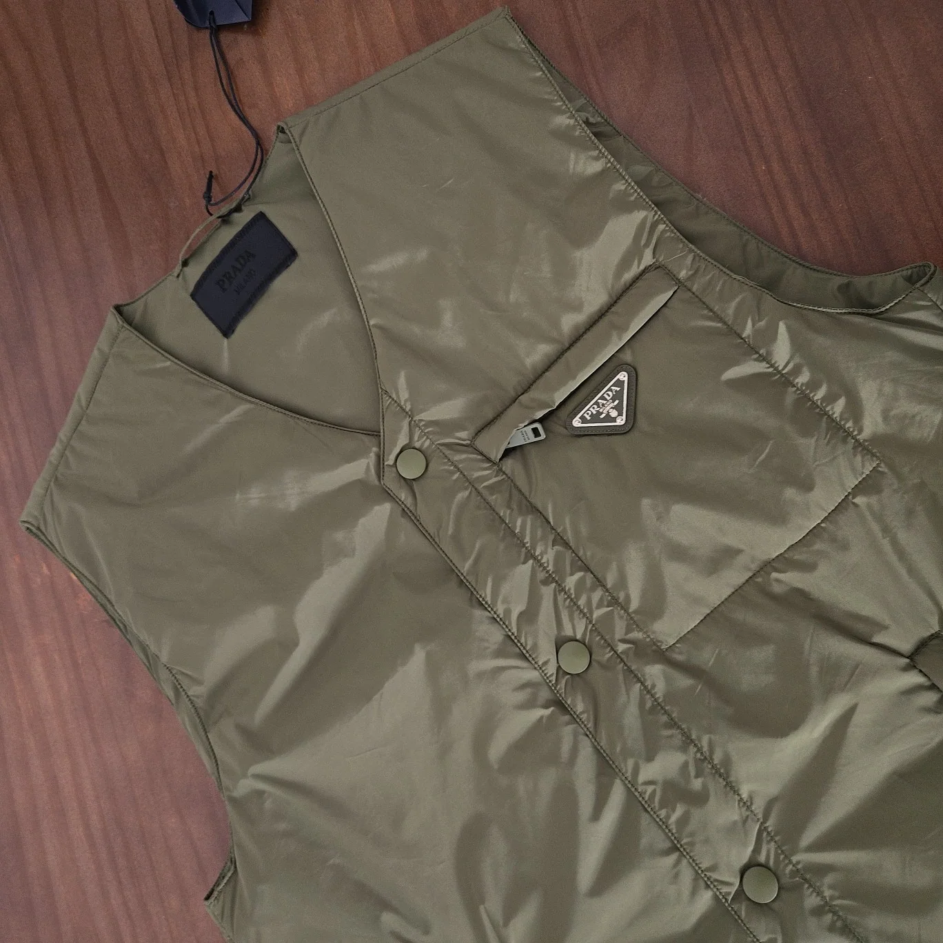 프라다 신상품 도매 - DM P230 프라다 24/FW 경량 다운 베스트, 사이즈 S, M, L, XL 5480 Prada 상세 이미지 3