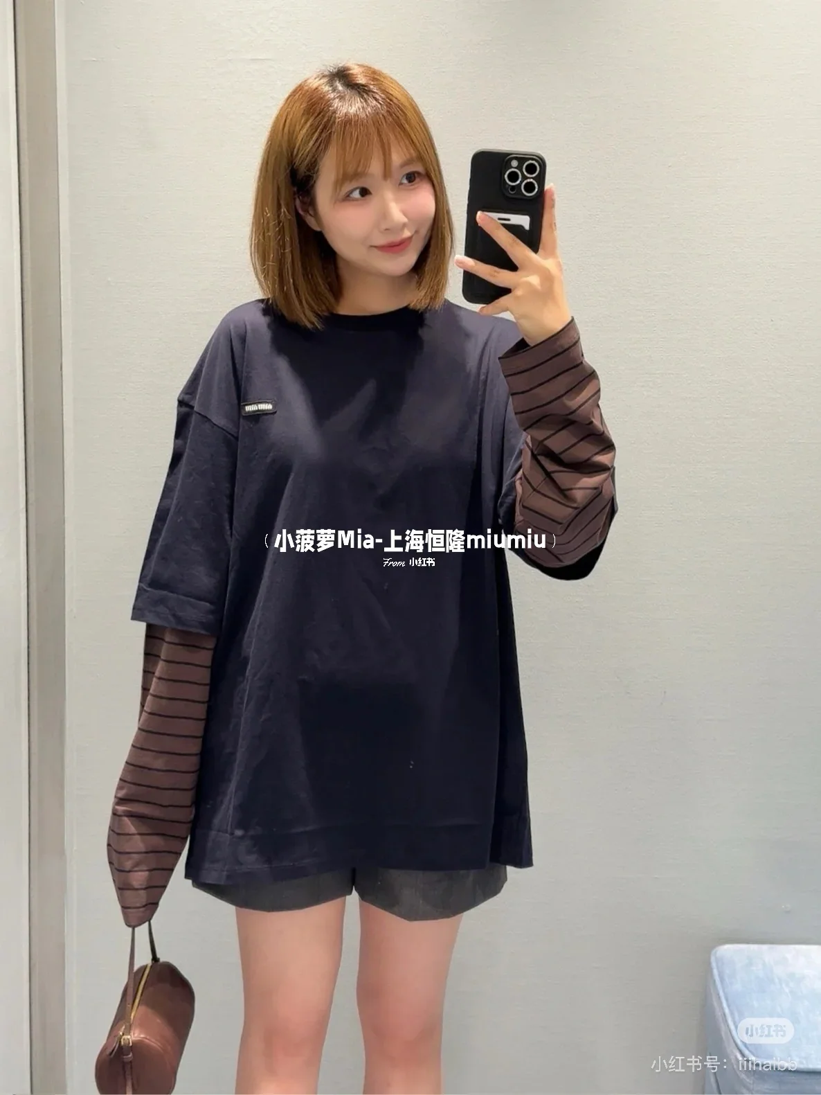 미우미우 25 FW 스트라이프 오버핏 투피스 네이비 긴팔 셔츠 여성의류 레플리카 상세 이미지 9