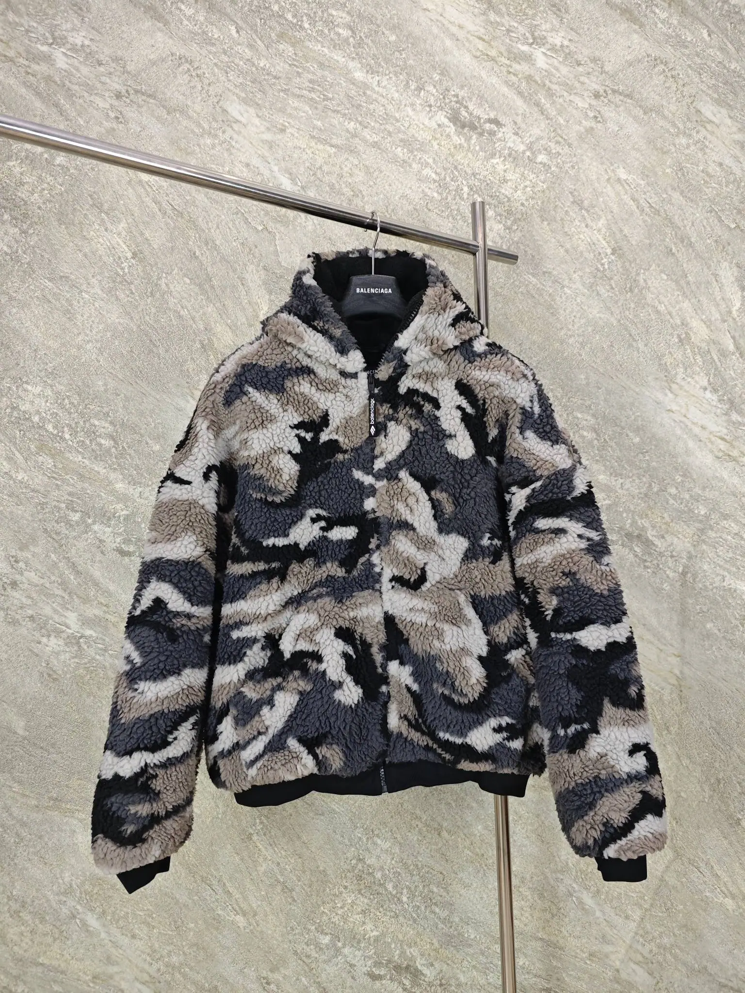 발렌시아가 카모플라주 램울 후드 자켓 25FW