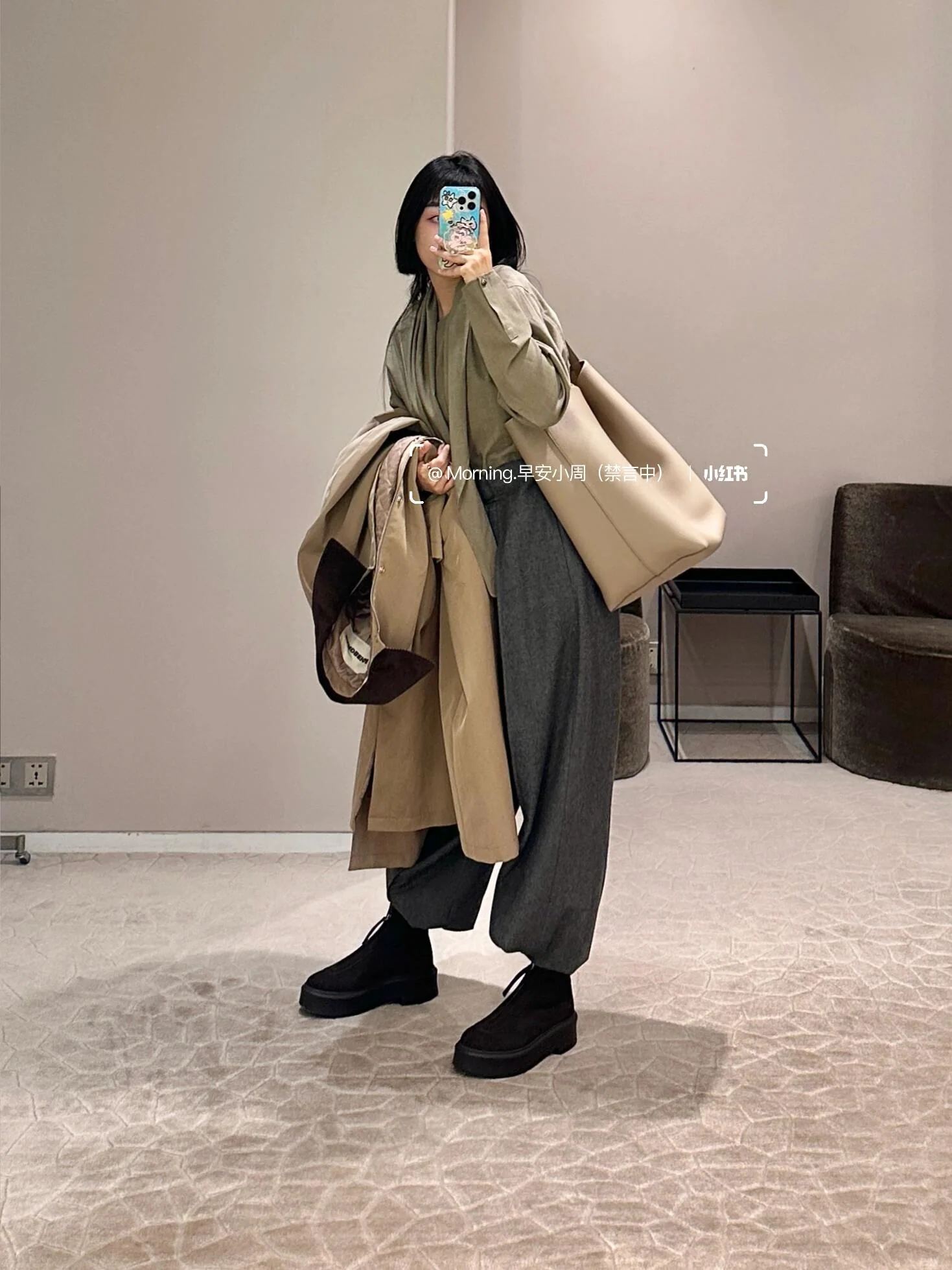 더로우 미니멀 블랙 토트백 상세 이미지 6