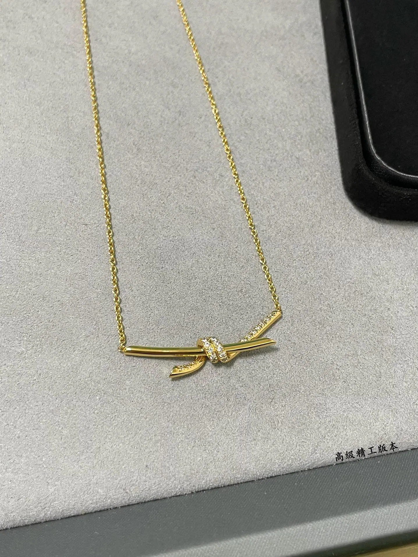 티파니 다이아몬드 T 노트 목걸이 상세 이미지 3