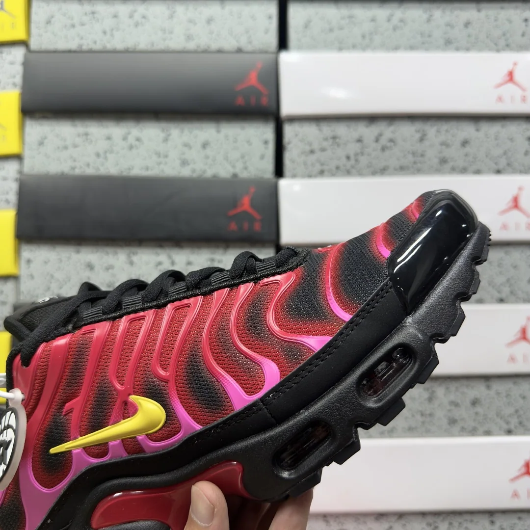 나이키 [TK] 에어 맥스 플러스 DA1472-600 201976 Nike Air Max Plus Supreme University Red 상세 이미지 2