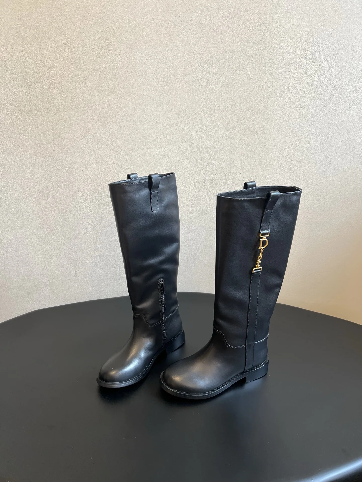 디올 솔라 부츠 레터 참 상세 이미지 2
